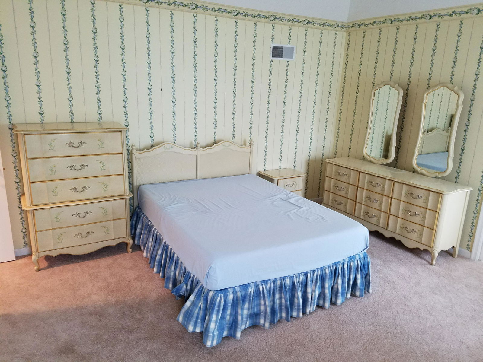 Broyhill premier bedroom sale set