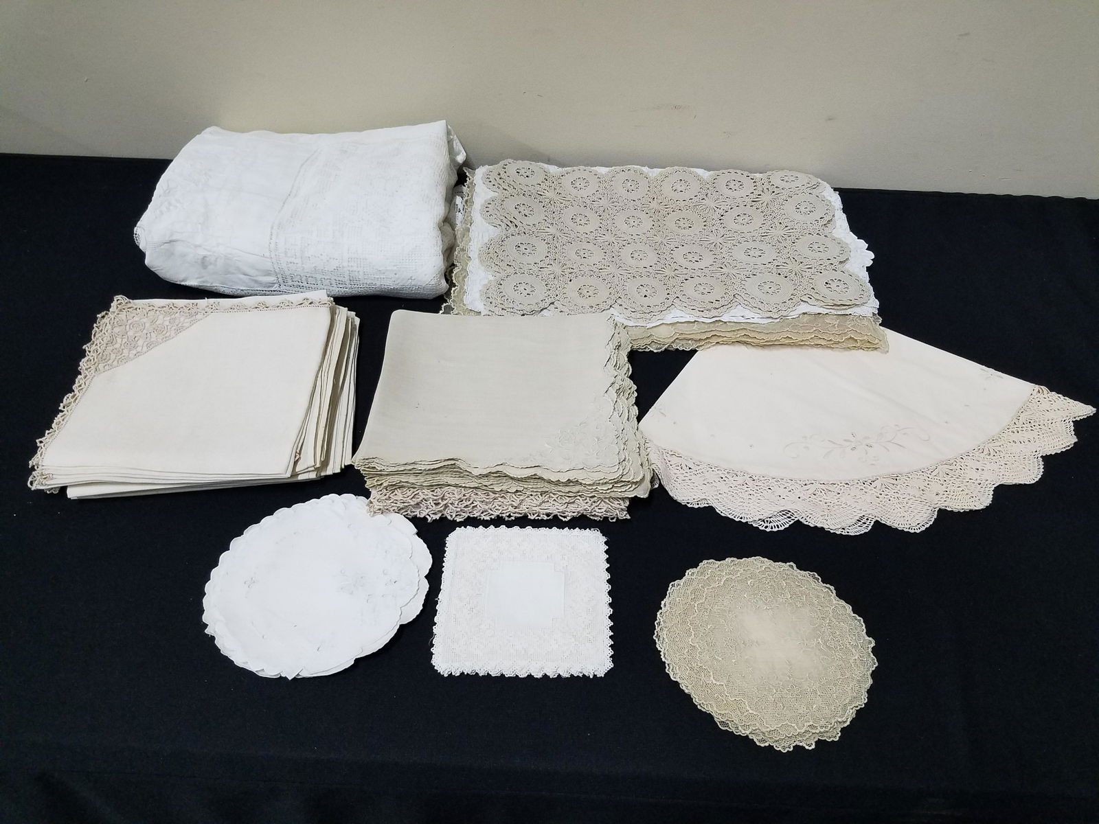 90 Pcs Antique Linens incl Cut Work and Lace (1 of 6)