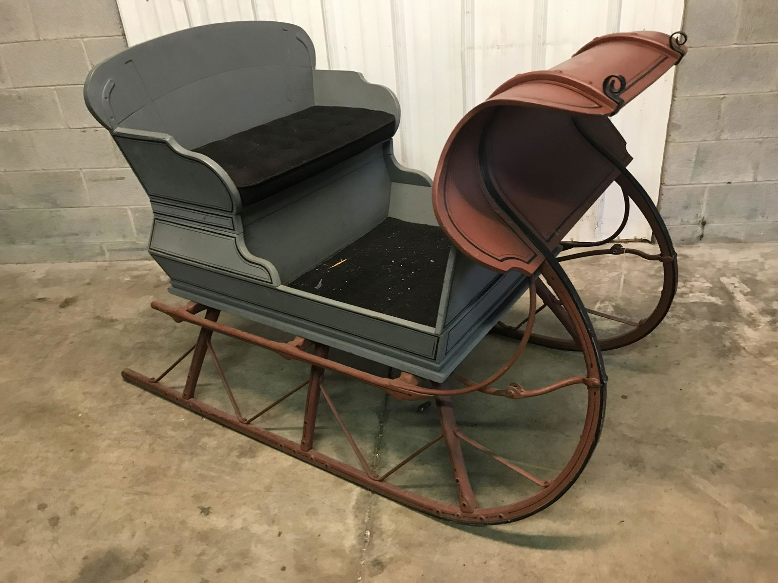 Portland Country Cutter Sleigh: Rebuilt and repainted.