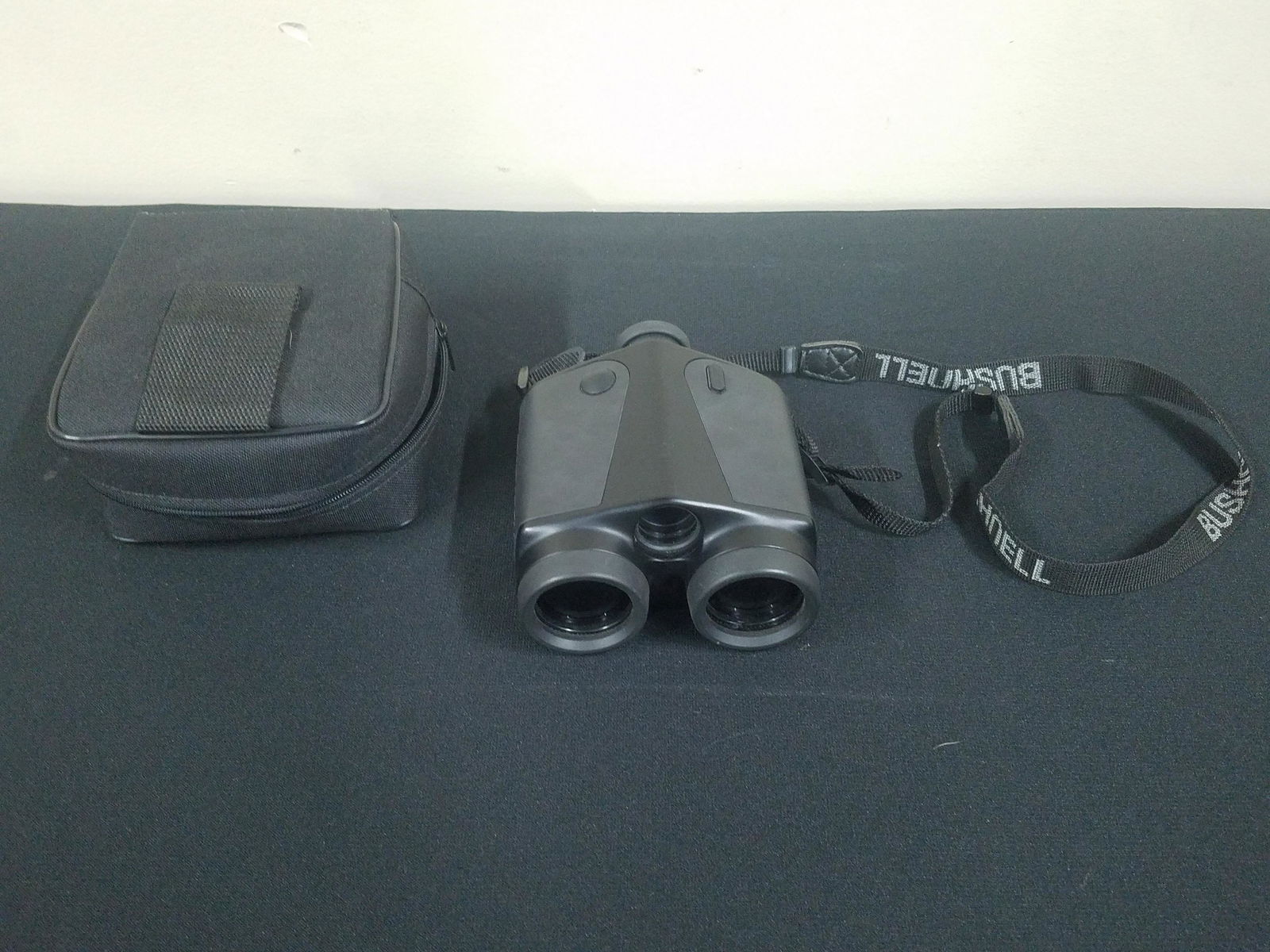 Bushnell Range Finder Laser Binoculars (1 of 2)