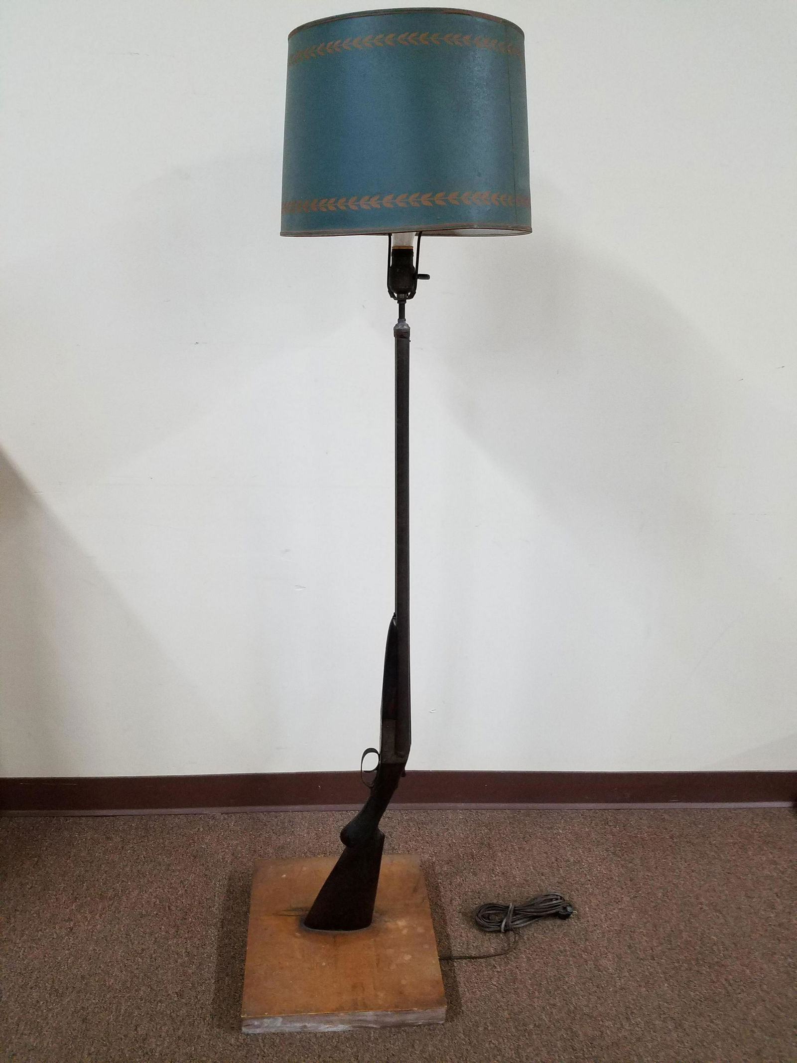 Remington Arms Co. Shotgun Floor Lamp Oct 05, 2019 Cordier Auctions