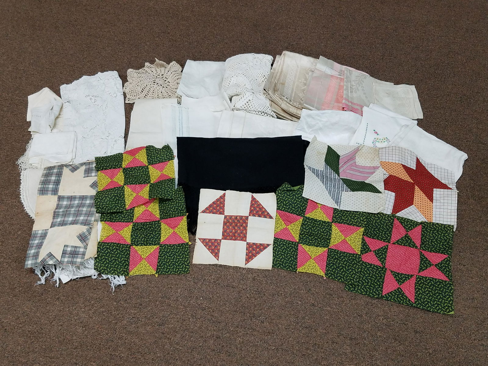 48 Pcs Antique Linens incl. Quilt Pieces (1 of 5)