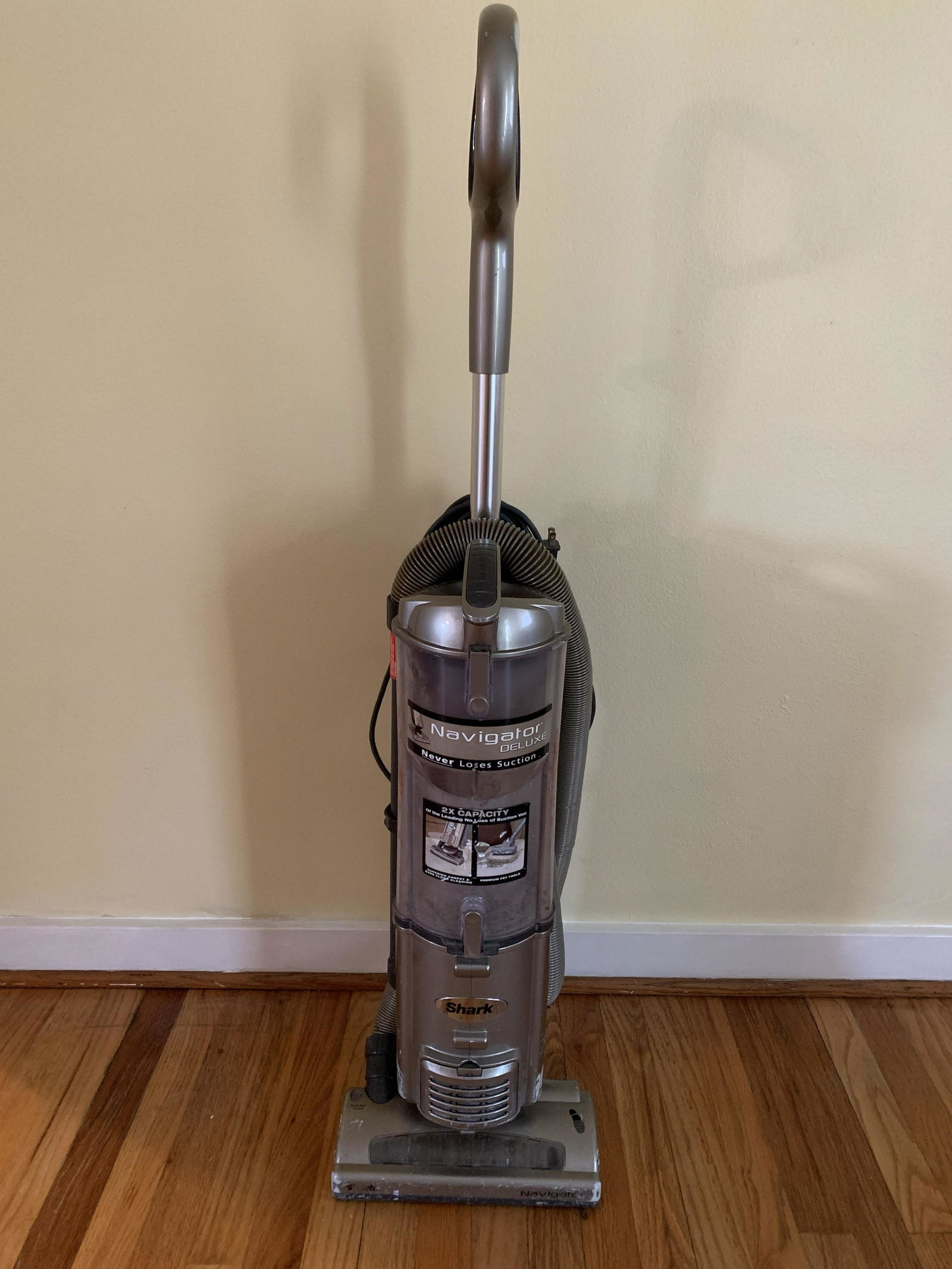 Shark Navigator Deluxe Vacuum Cleaner (1 of 3)