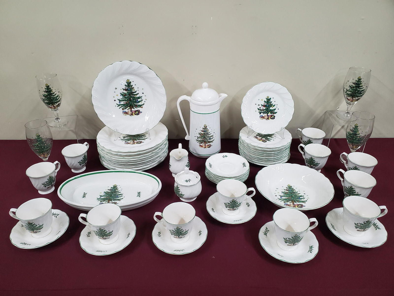 57 Pcs Happy Holidays by Nikko Dinnerware (1 of 5)