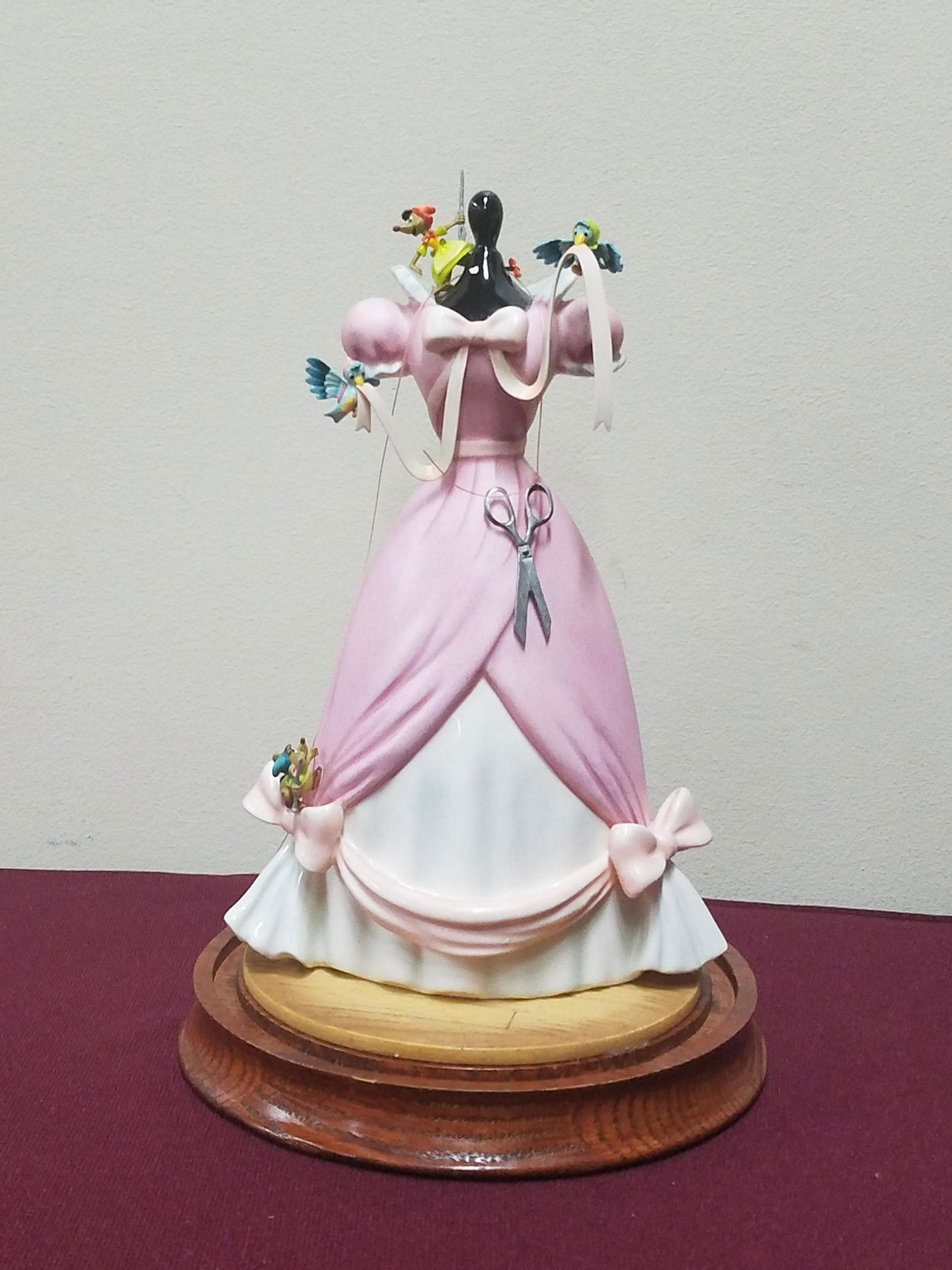 "A Lovely Dress for Cinderelly" Disney Figure (1 of 7)