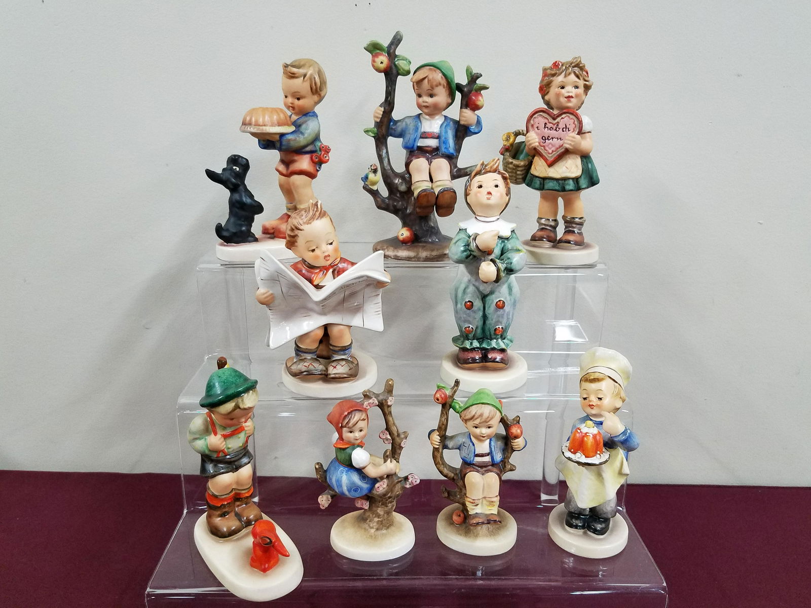 9 Hummel Figurines incl Parade of Lights (1 of 9)