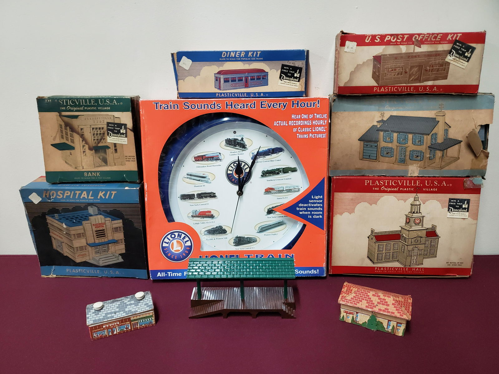 11pcs Plasticville and Lionel (1 of 4)