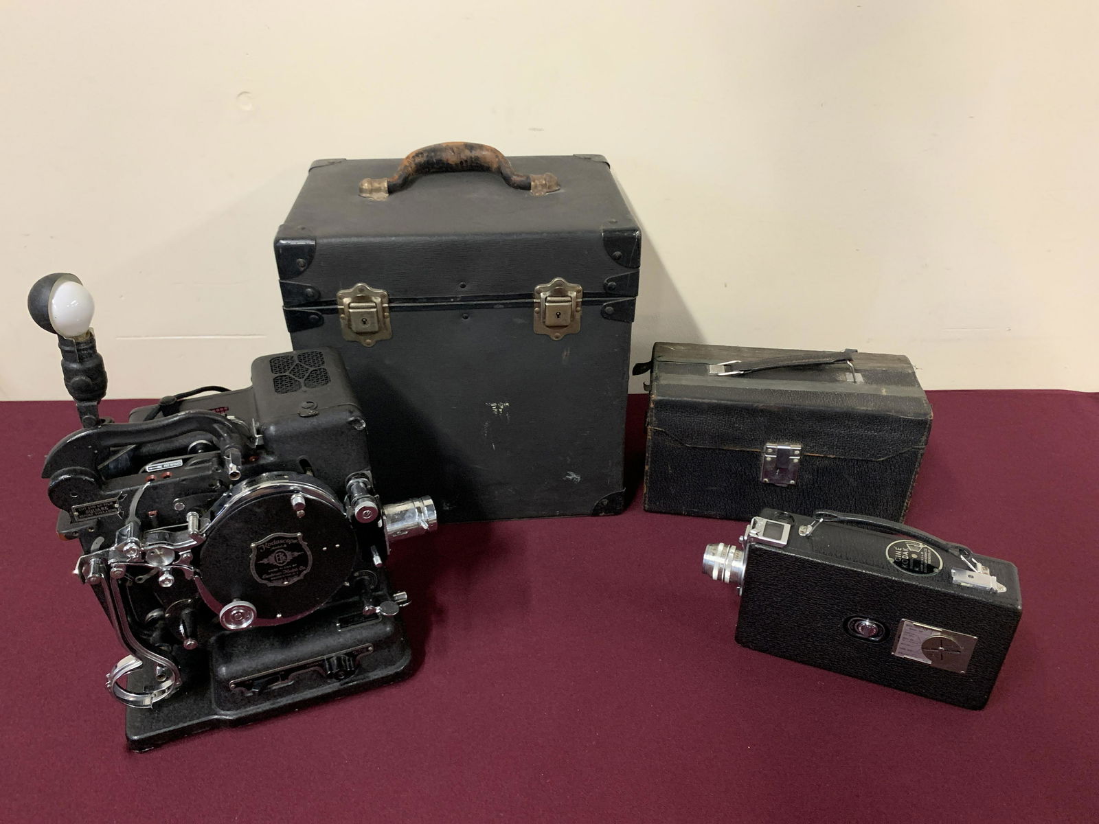 Kodak Kodascope and Ciné Kodak (1 of 18)