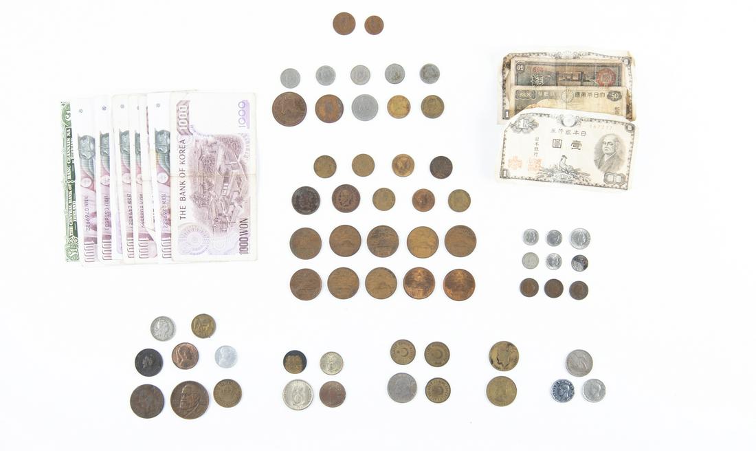 World Coins and Currency: DESCRIPTION: World coins. Includes Mexico, Caribbean, Netherlands, Philippines, Jamaica, Barbados, Canada, Portugal, Korea, US, Ireland, Argentina, more.