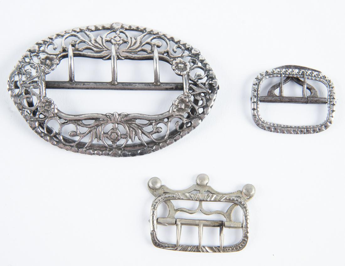 3 Early Belt Buckles: DESCRIPTION: Three early buckles including two sash buckles and one knee buckle. Knee buckle with four part London sterling hallmark, circa 1887. MEASUREMENTS: 1" to 3-1/4" long. CONDITION: Good with 