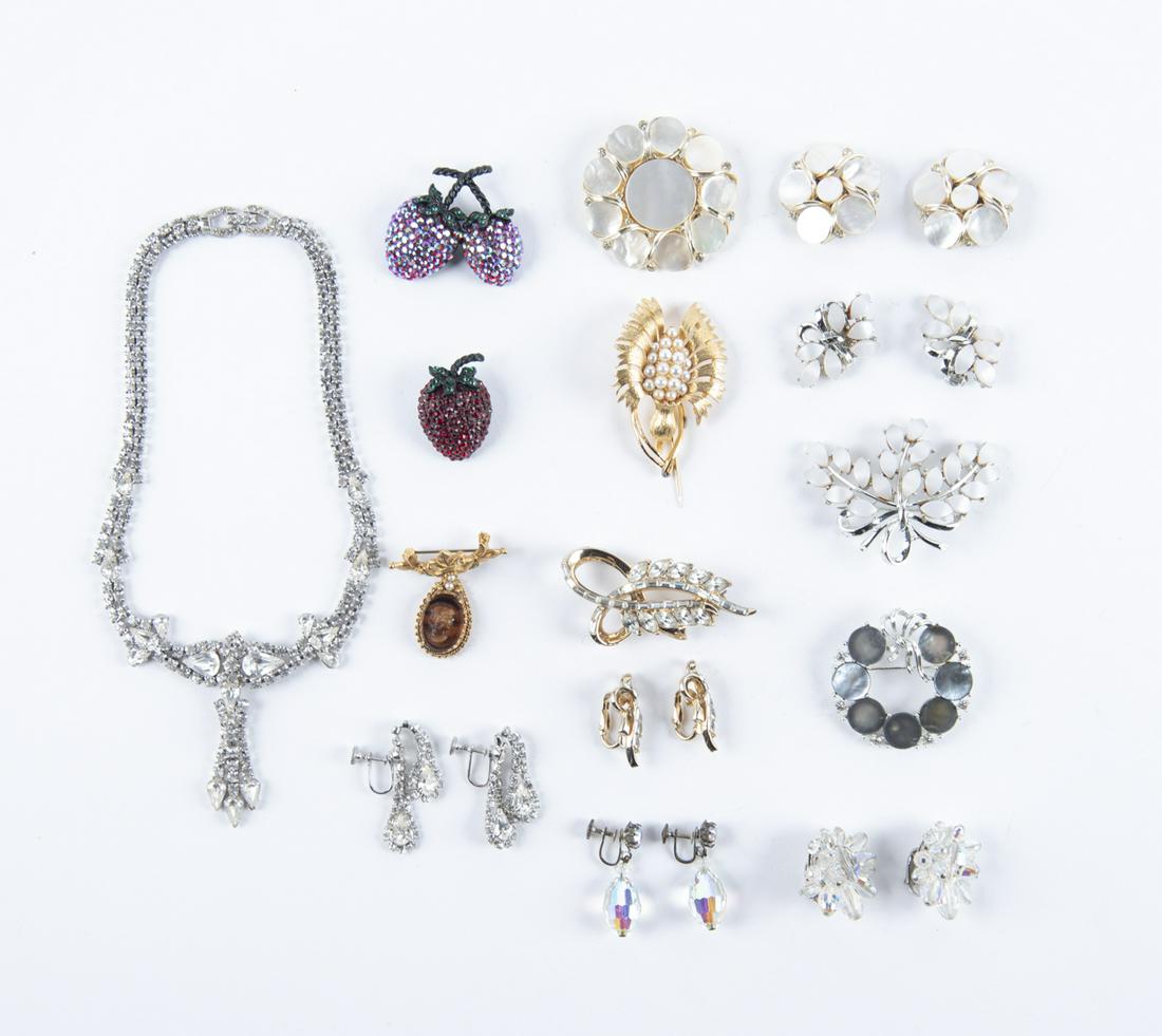 15 Pcs Signed Costume Jewelry (1 of 1)