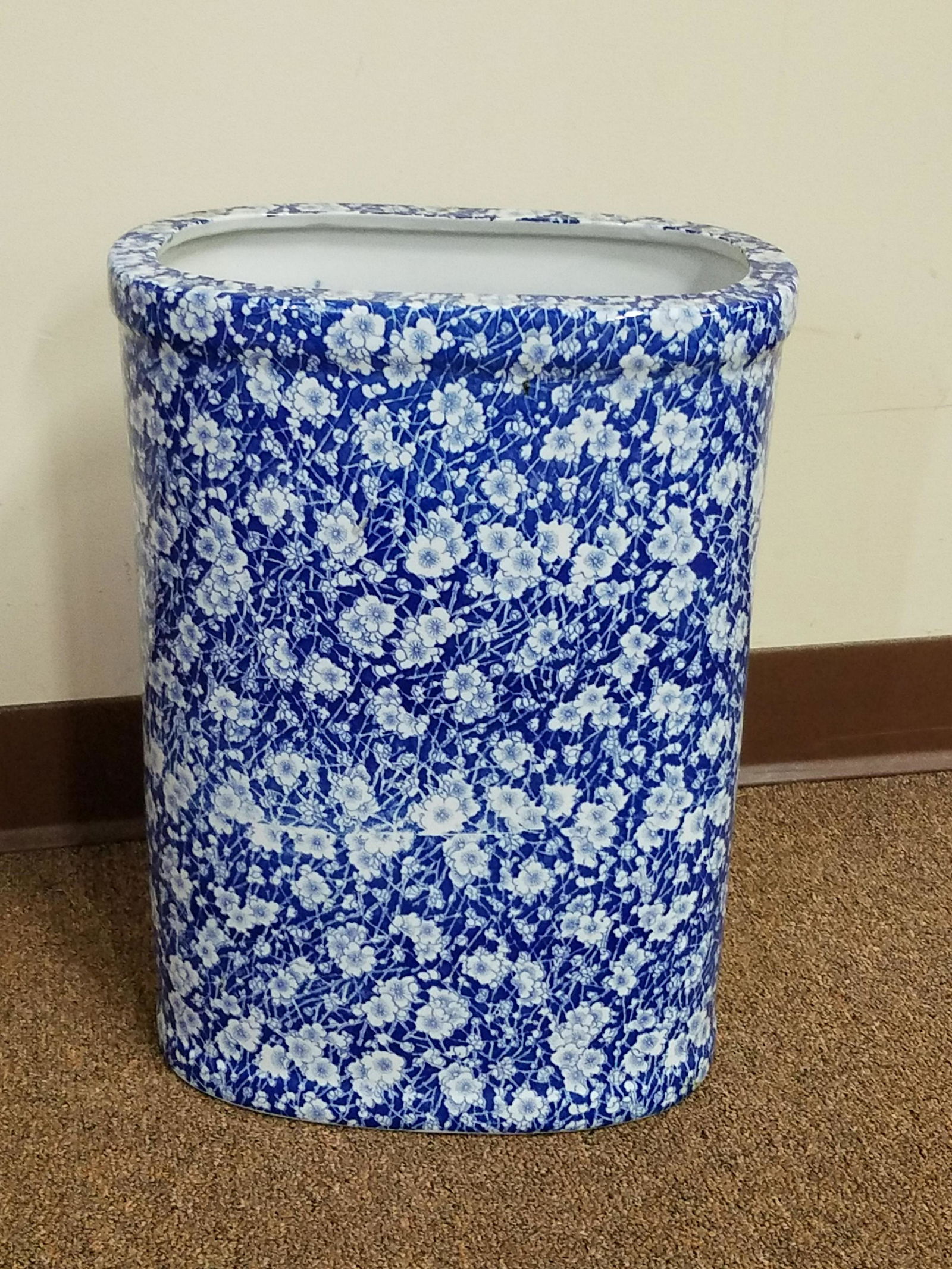 Nantucket Ceramic Umbrella Holder (1 of 2)