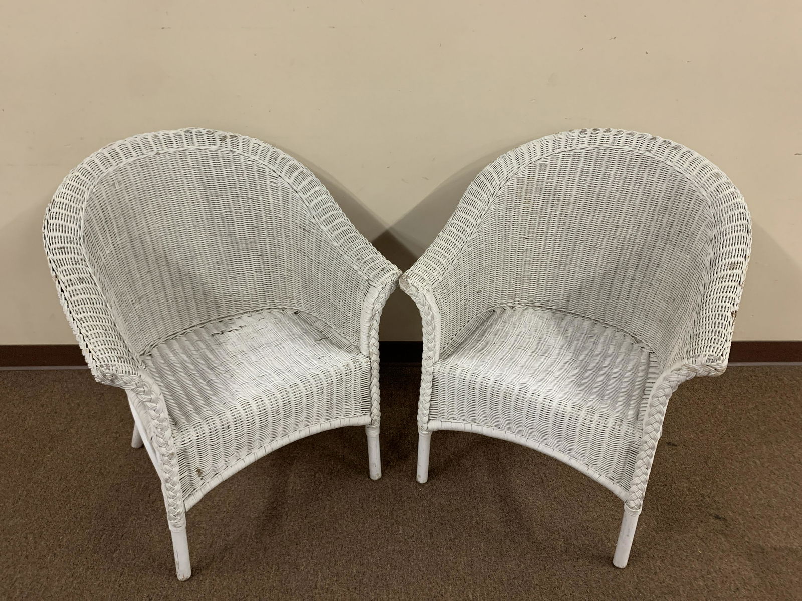 2 Wicker Chairs (1 of 4)
