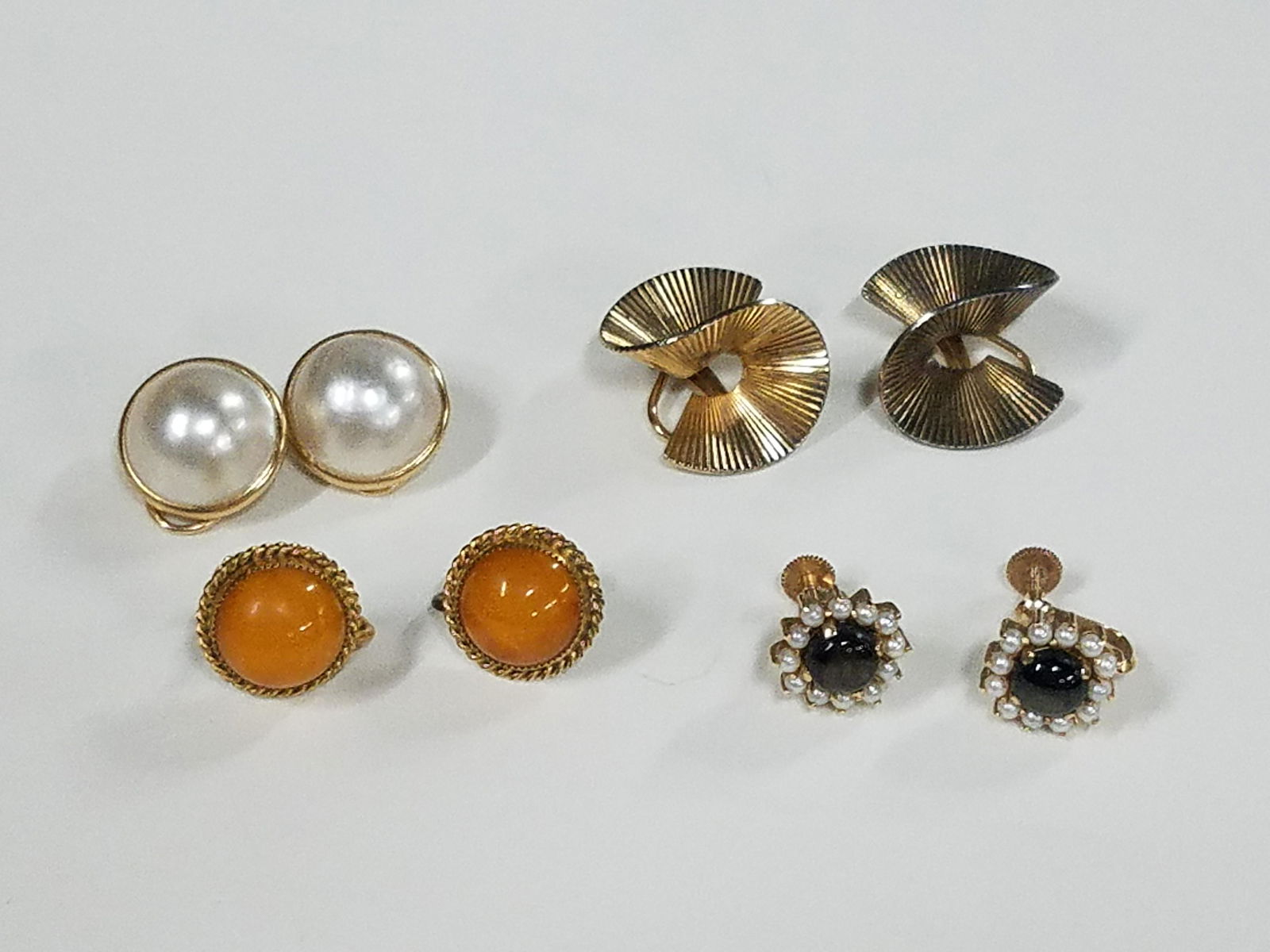 4 Prs of Earring incl. 14K (1 of 7)