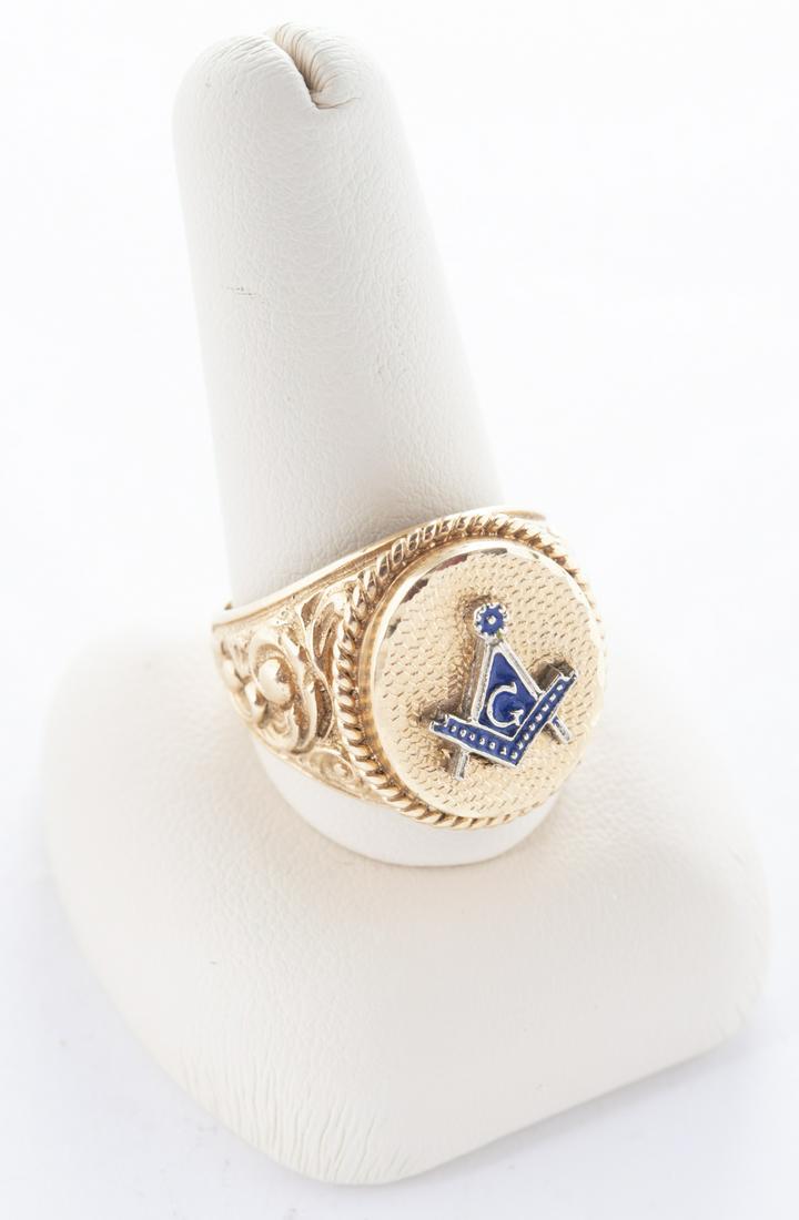 18k Masonic Ring (1 of 3)