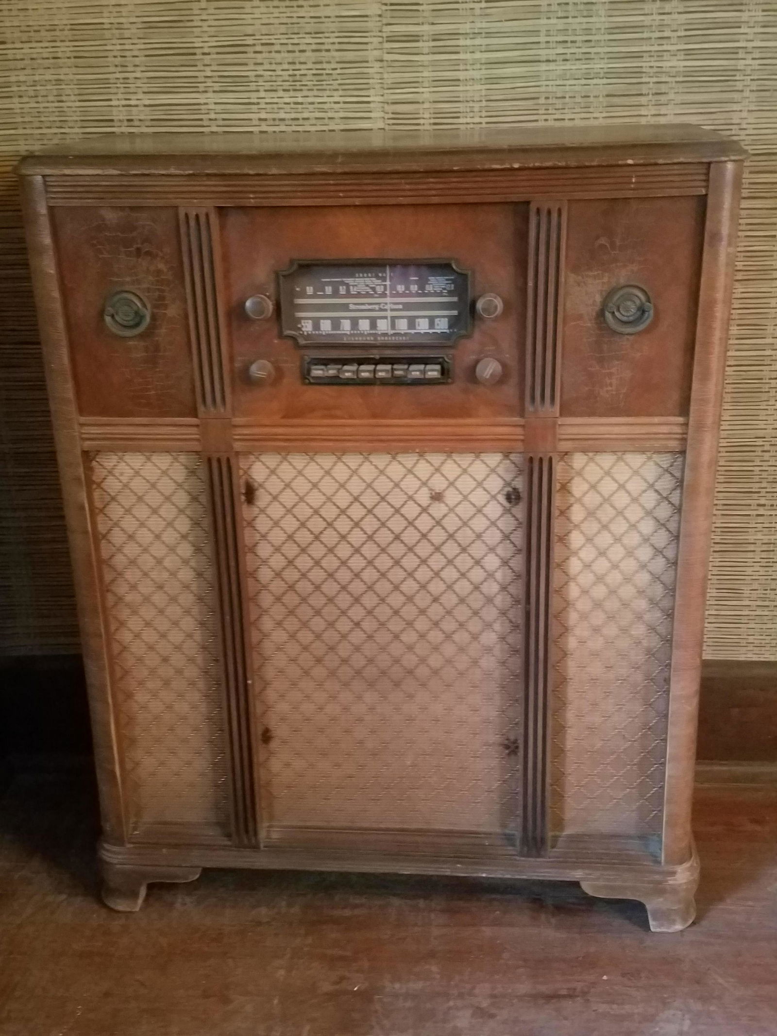 Stromberg-Carlson Floor Radio (1 of 7)