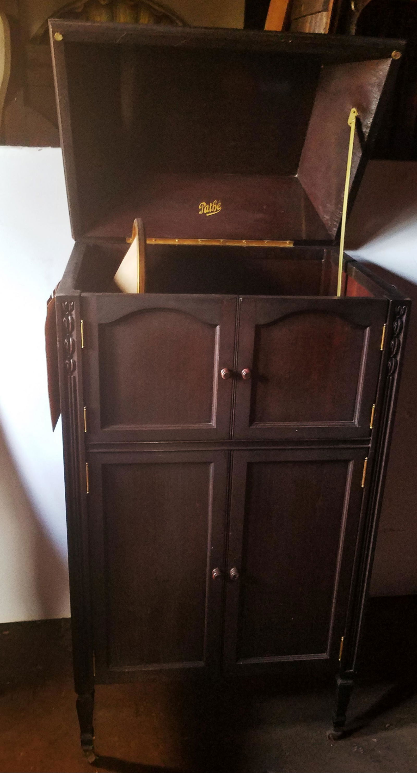 Pathe Phonograph (1 of 5)