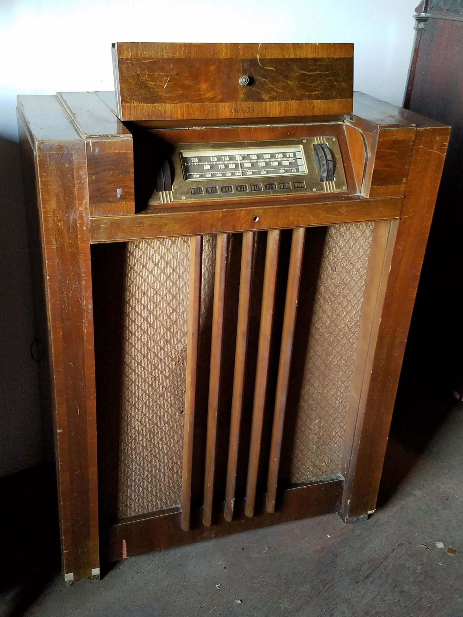 Philco Floor Radio (1 of 7)