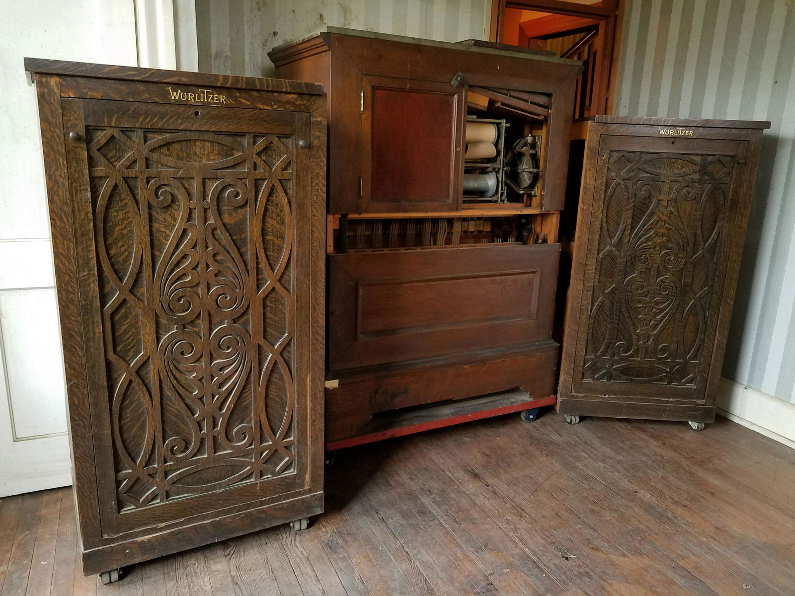 4 Wurlitzer Floor Model Components (1 of 12)