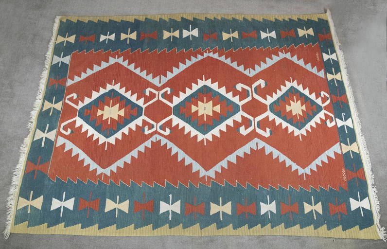 Hand Woven Navajo Rug with Diamond Pattern Nov 23, 2019 Cordier