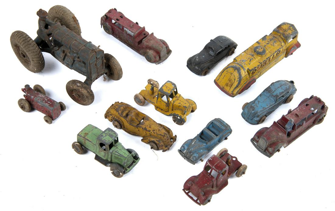 12 Cast Iron Toys Incl Arcade Fordson Tractor (1 of 2)
