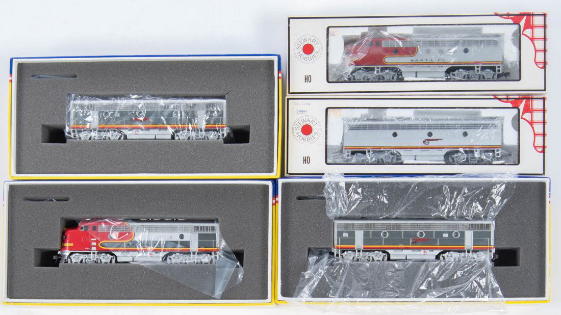 5 HO Santa Fe Passenger F7 A-B-B-B-A Diesels (1 of 2)