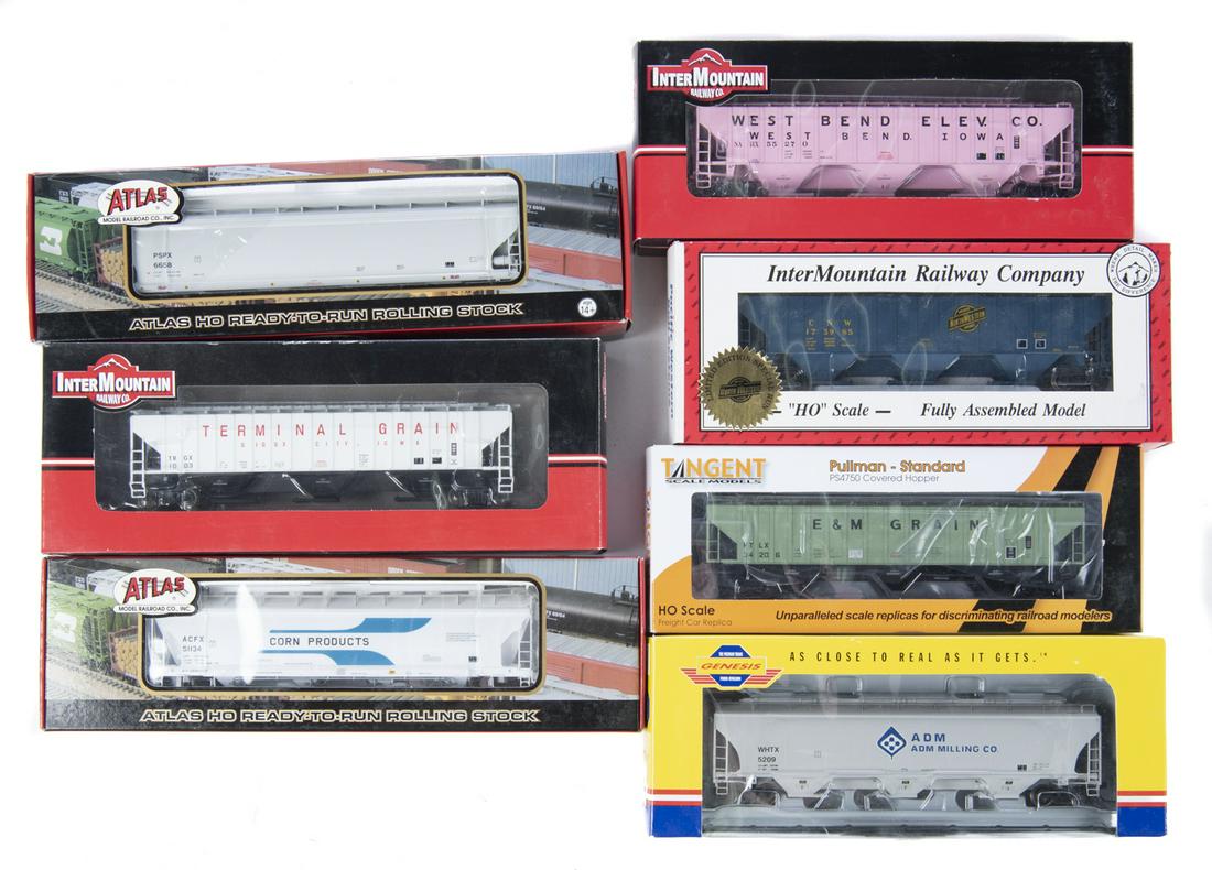 7 HO Mixed 3 Bay Modern Covered Hoppers (1 of 2)