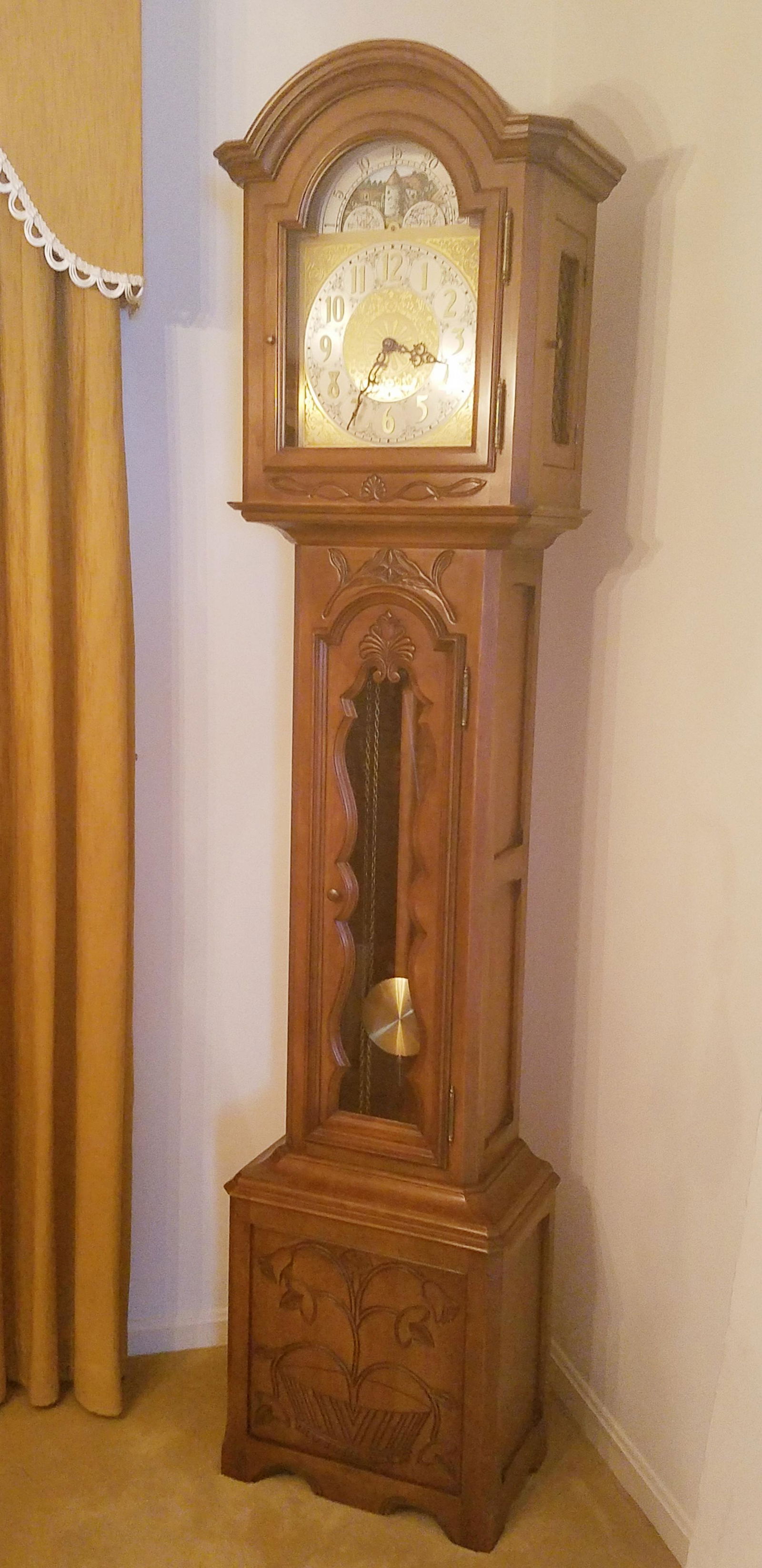 Colonial Mfg. Co. Tall Case Clock (1 of 4)