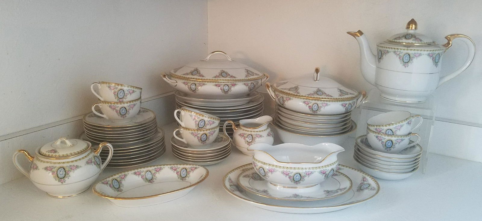 57 Pcs Dinnerware (1 of 2)