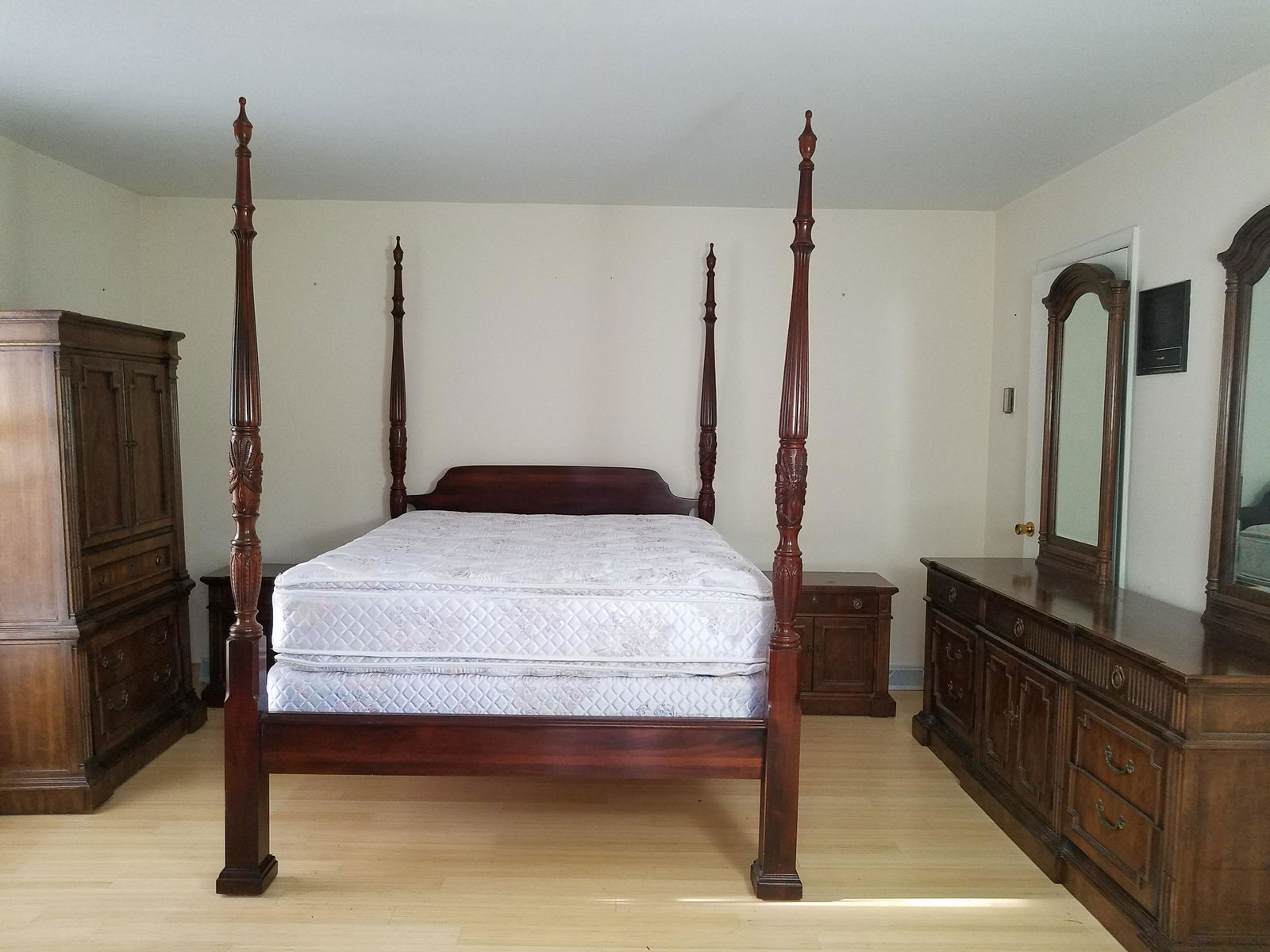 5 Pc Thomasville Grand Classic Bedroom Suite