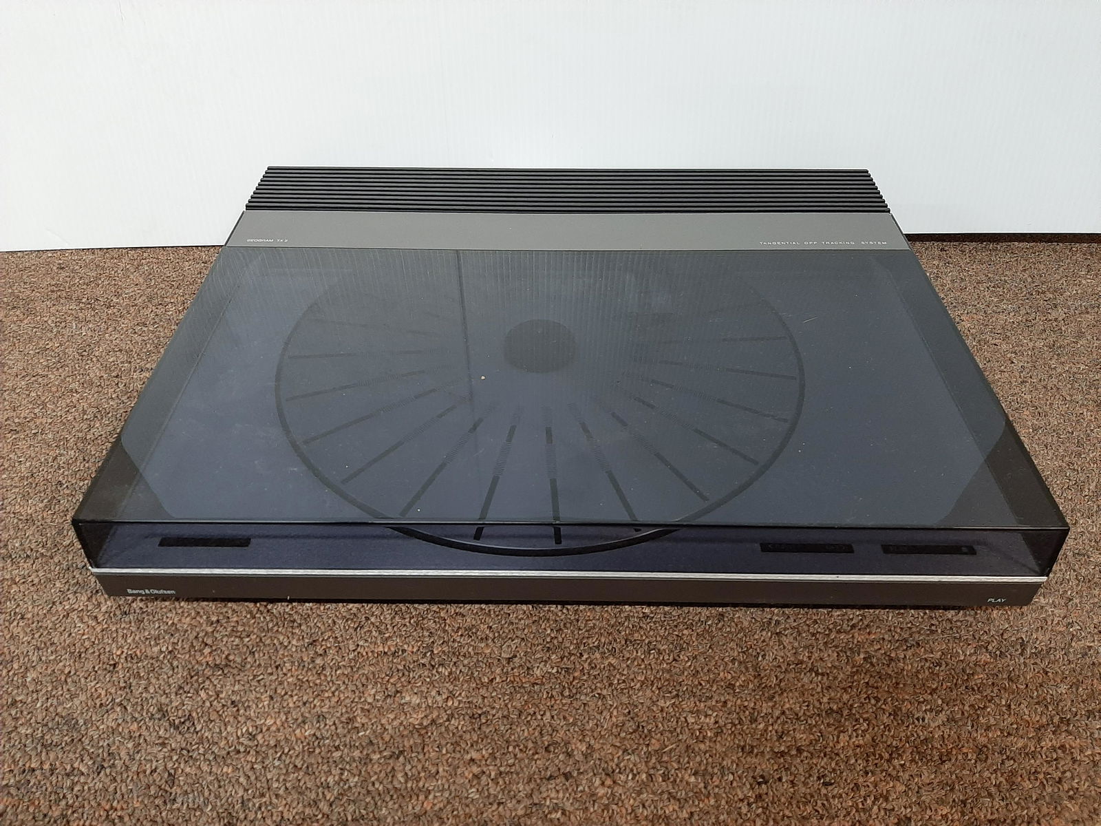 Bang & Olufsen Turntable (1 of 3)