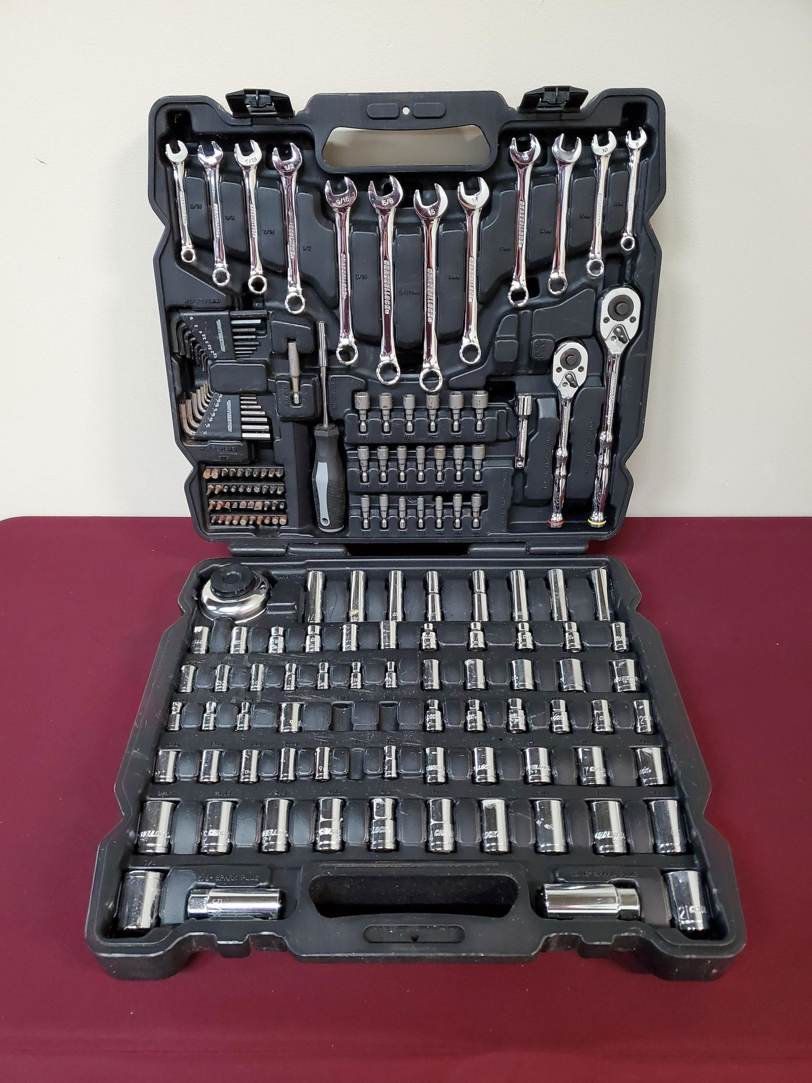 171 Pc Mechanic's Tool Set (1 of 2)