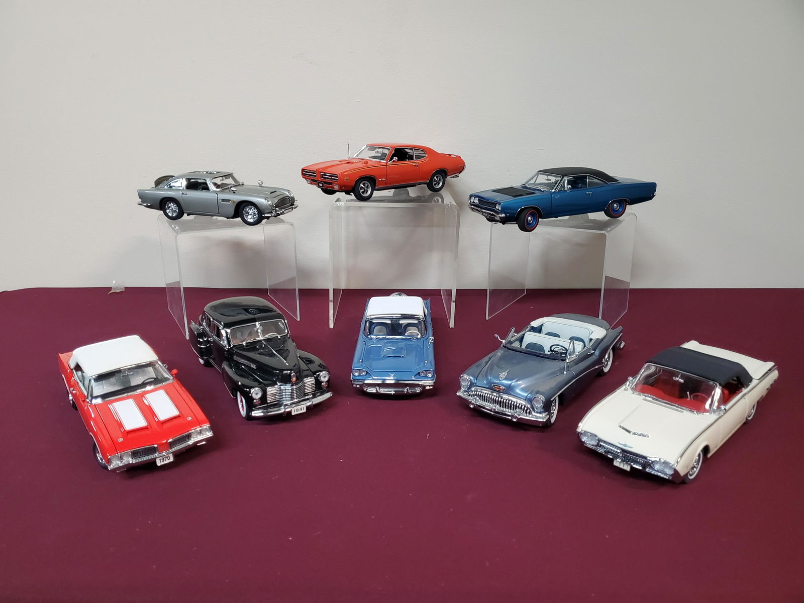 8 Danbury Mint Die Cast Cars: 1:24 scale. Some car parts detached.