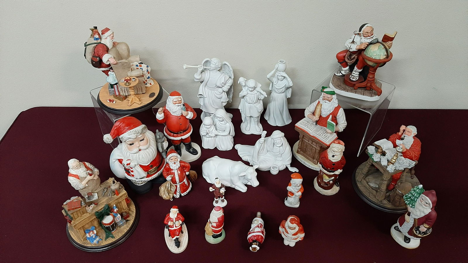 22 Christmas Figurines Incl. Norman Rockwell (1 of 20)