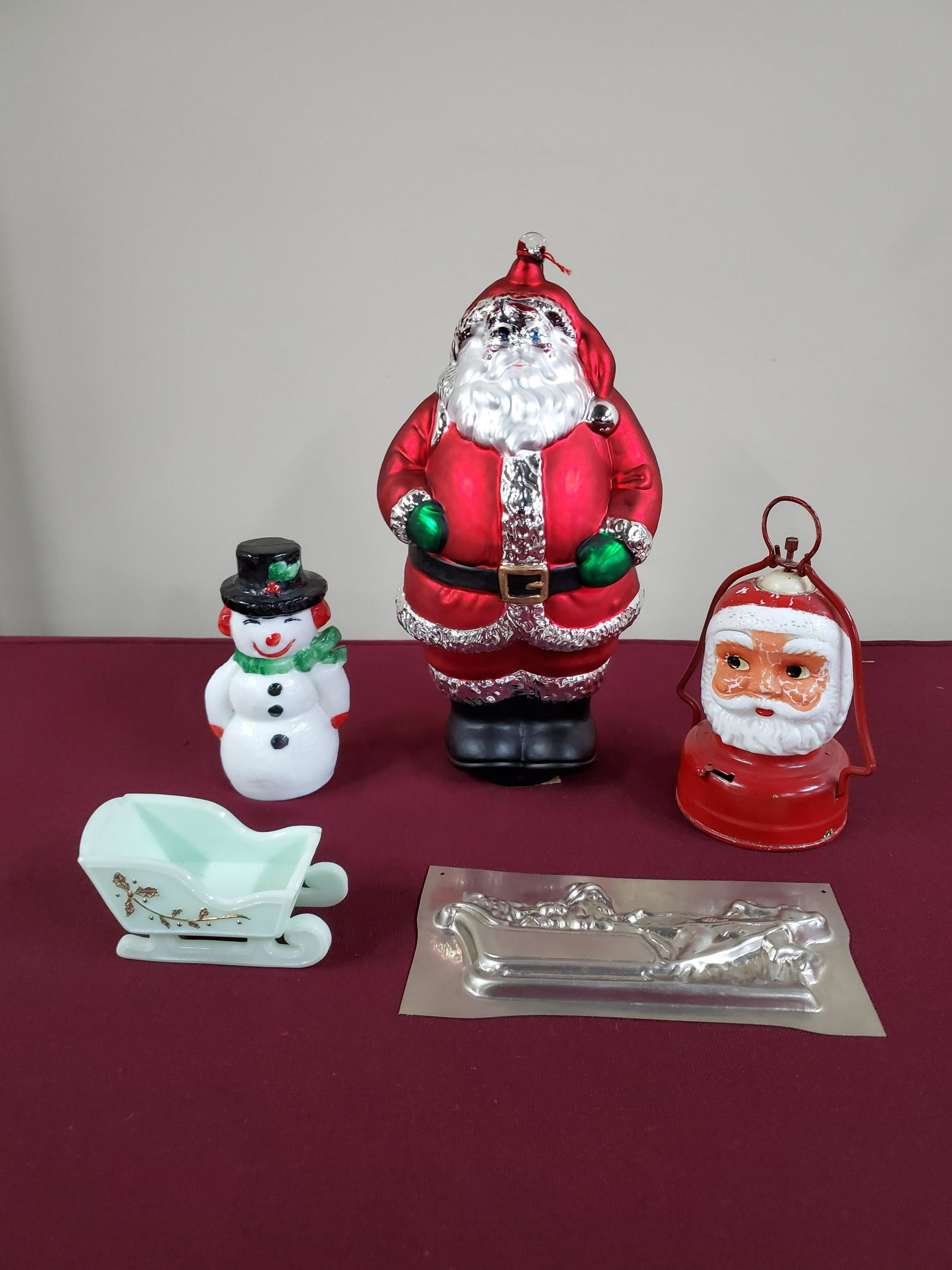 5pcs Vintage Christmas Including Dpt. 56: Also includes AMICO Lantern, sleigh, snowman and mold. Dpt. 56 ornament 10" high.