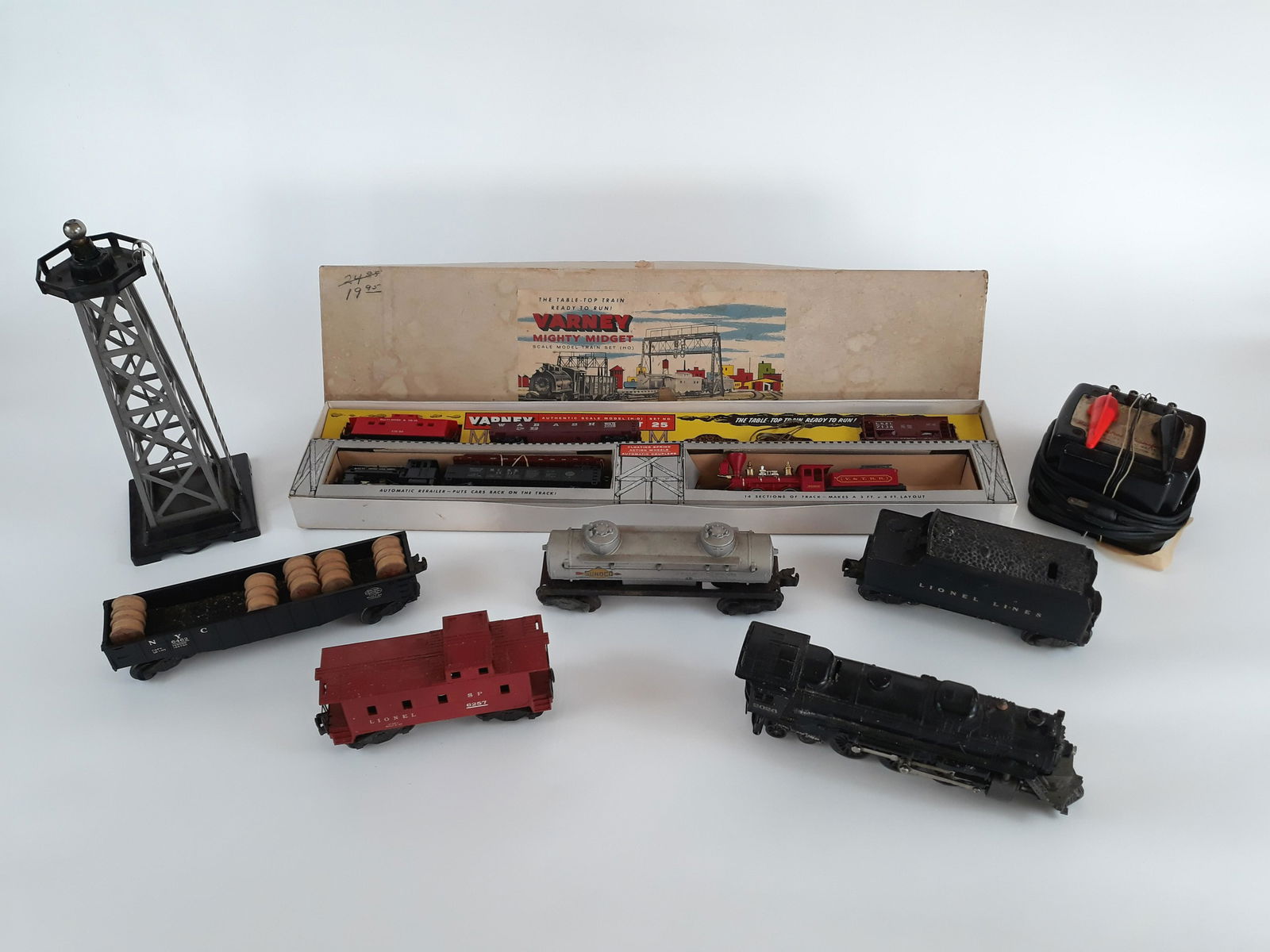 8 Pcs Model Trains Incl Post War Lionel & Varney (1 of 3)