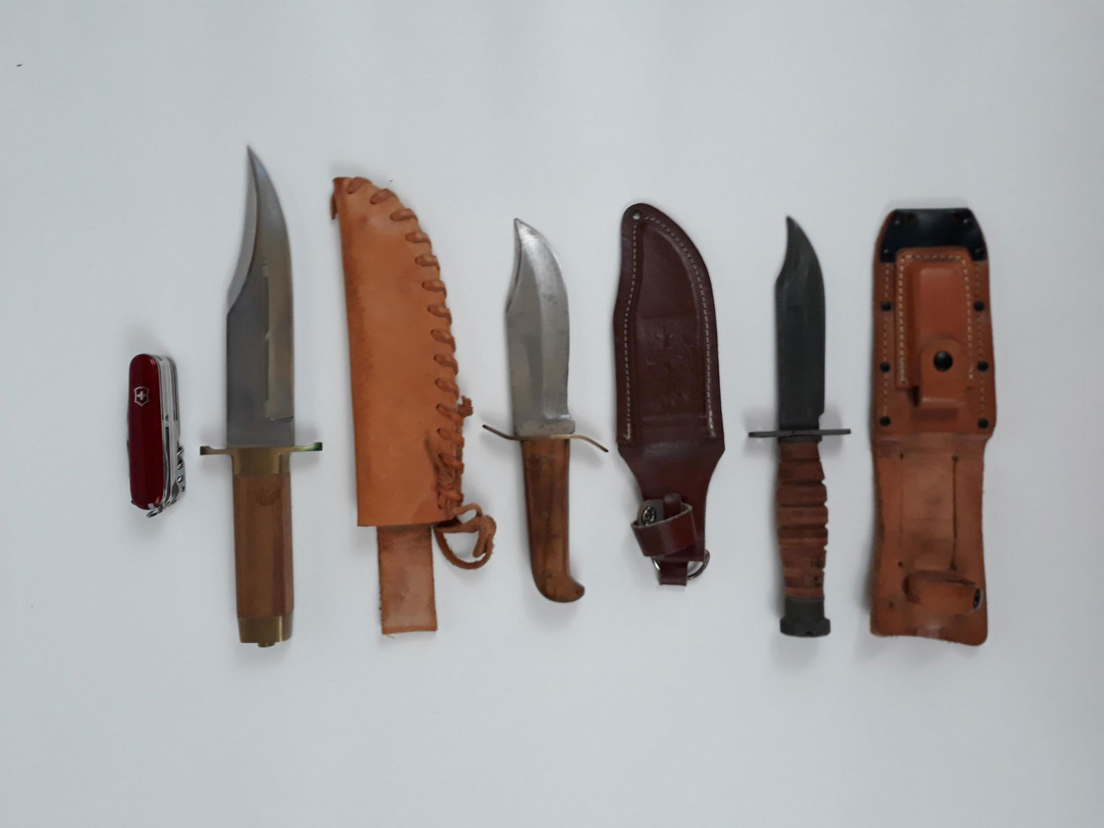 4 Hunting Knives and 1 Swiss Army Knife (1 of 2)