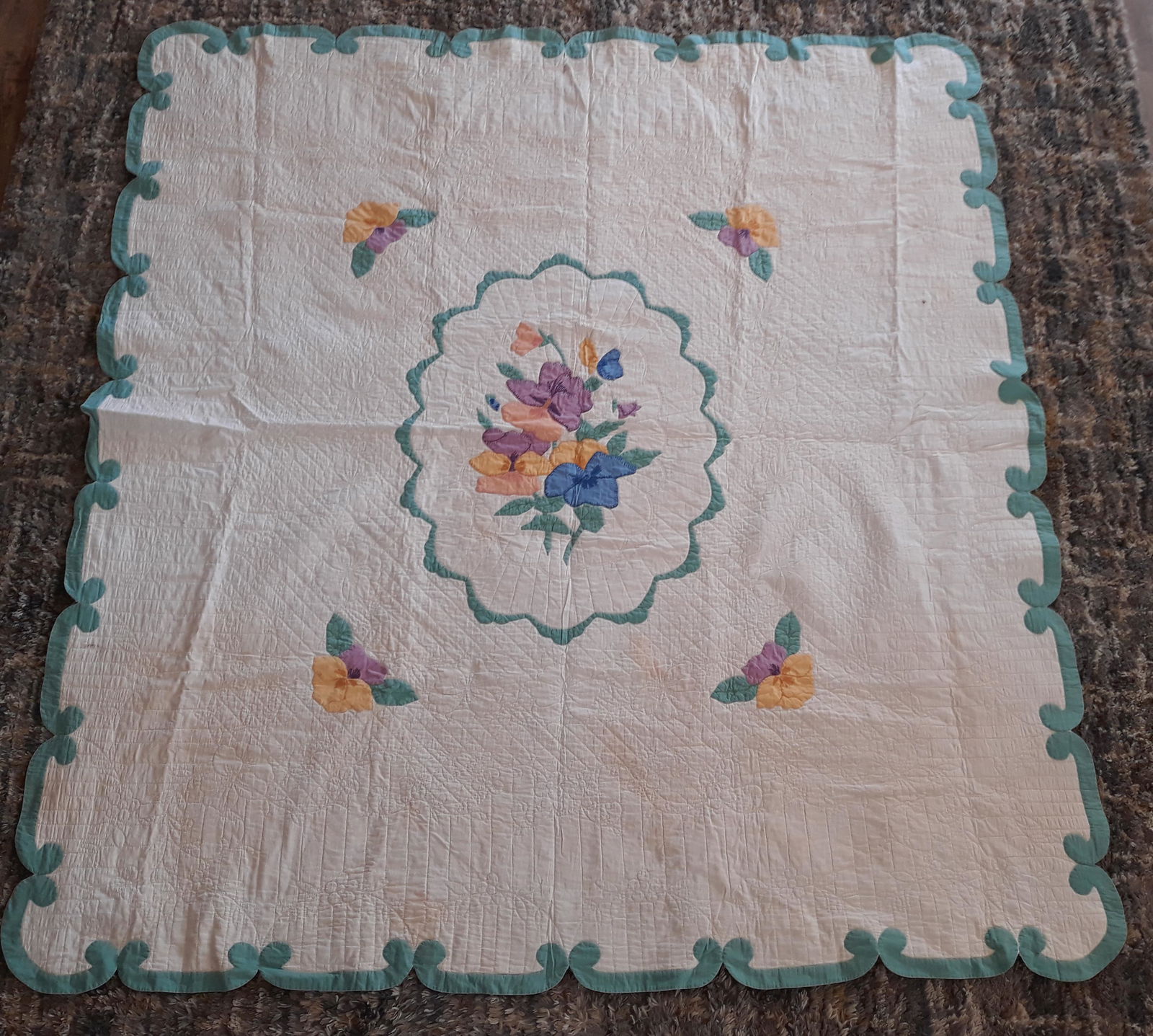Floral Applique Quilt (1 of 3)