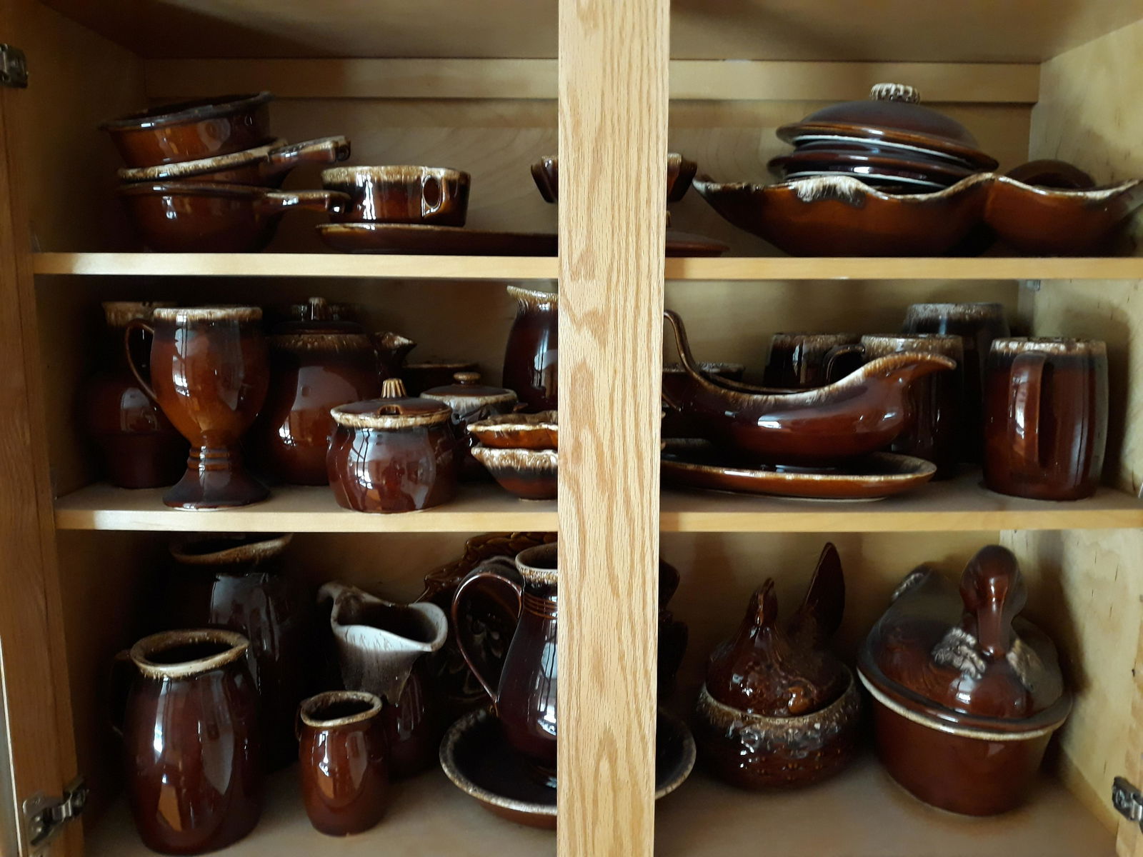 42 pcs Hull Brown Drip Dinnerware (1 of 4)