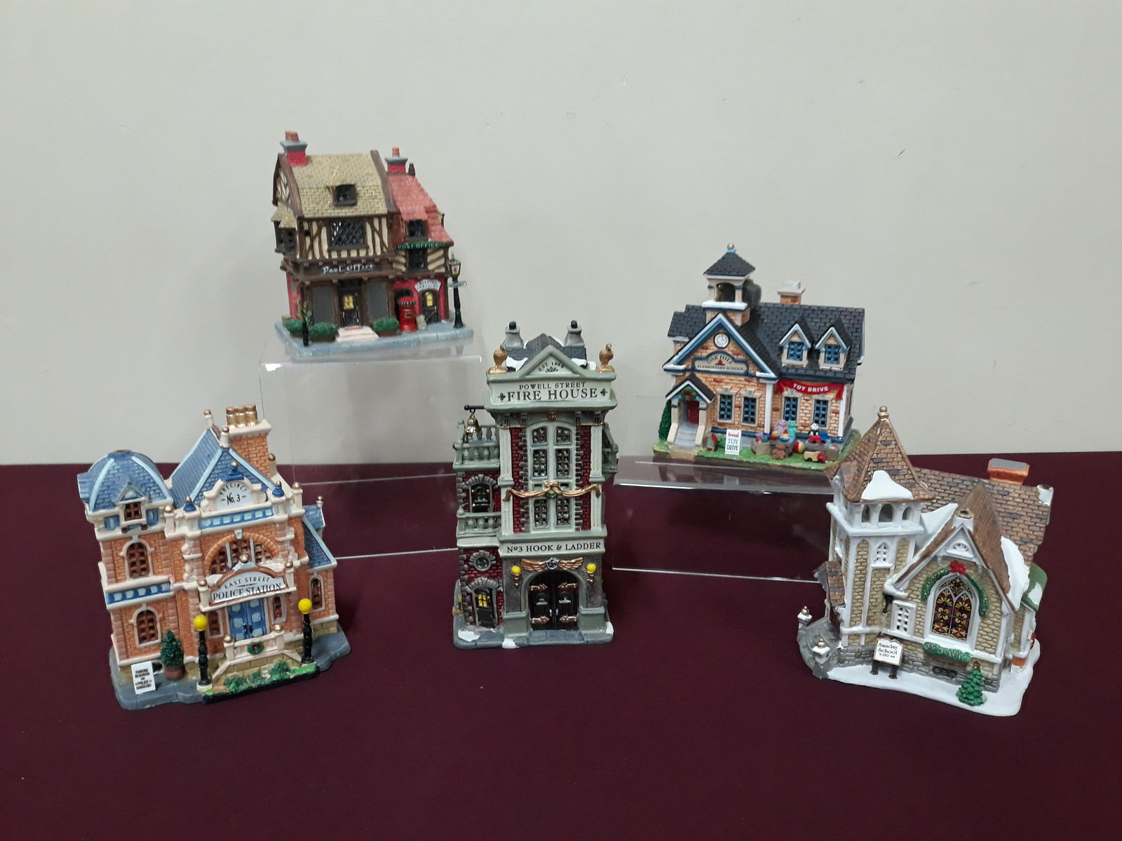 32 Pcs Dept. 56 and Lemax Holiday Houses and Shops (1 of 12)