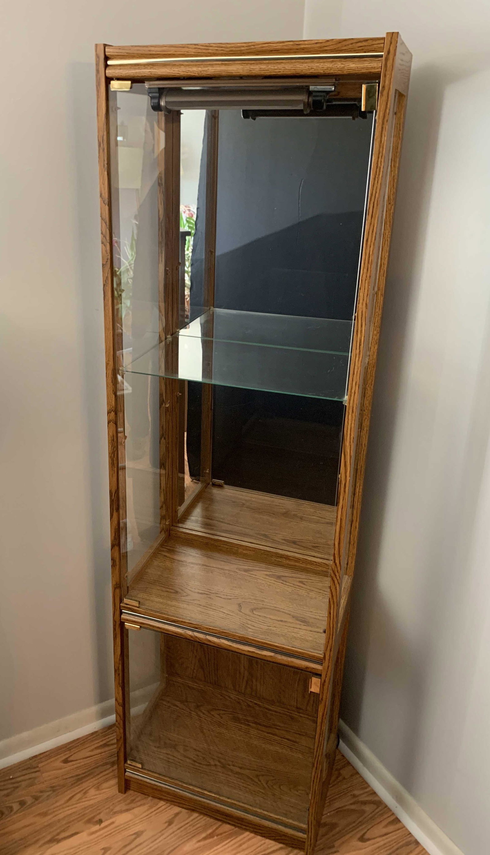 4 Display Cabinets: 54-1/4" to 71-1/2" high.