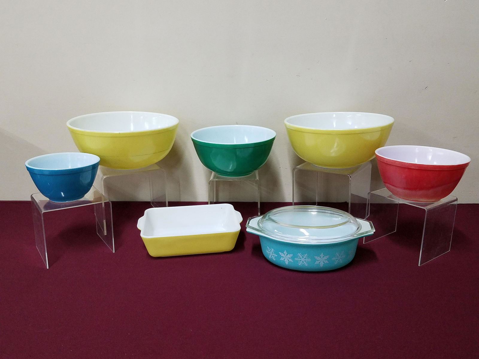 7 Pcs Pyrex incl. Snowflake Casserole (1 of 3)