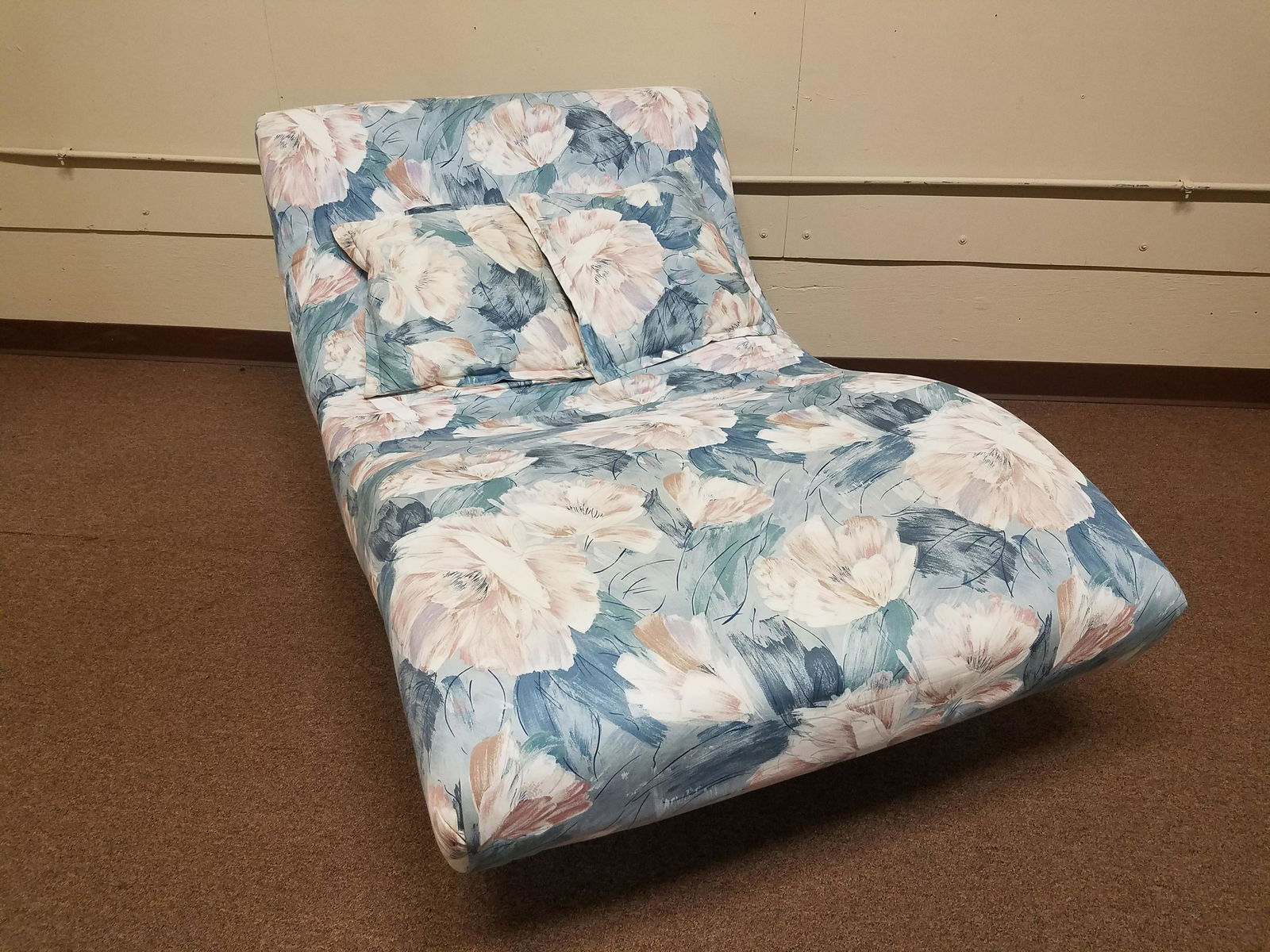 Carter Chair Corporation Floral Lounge (1 of 2)