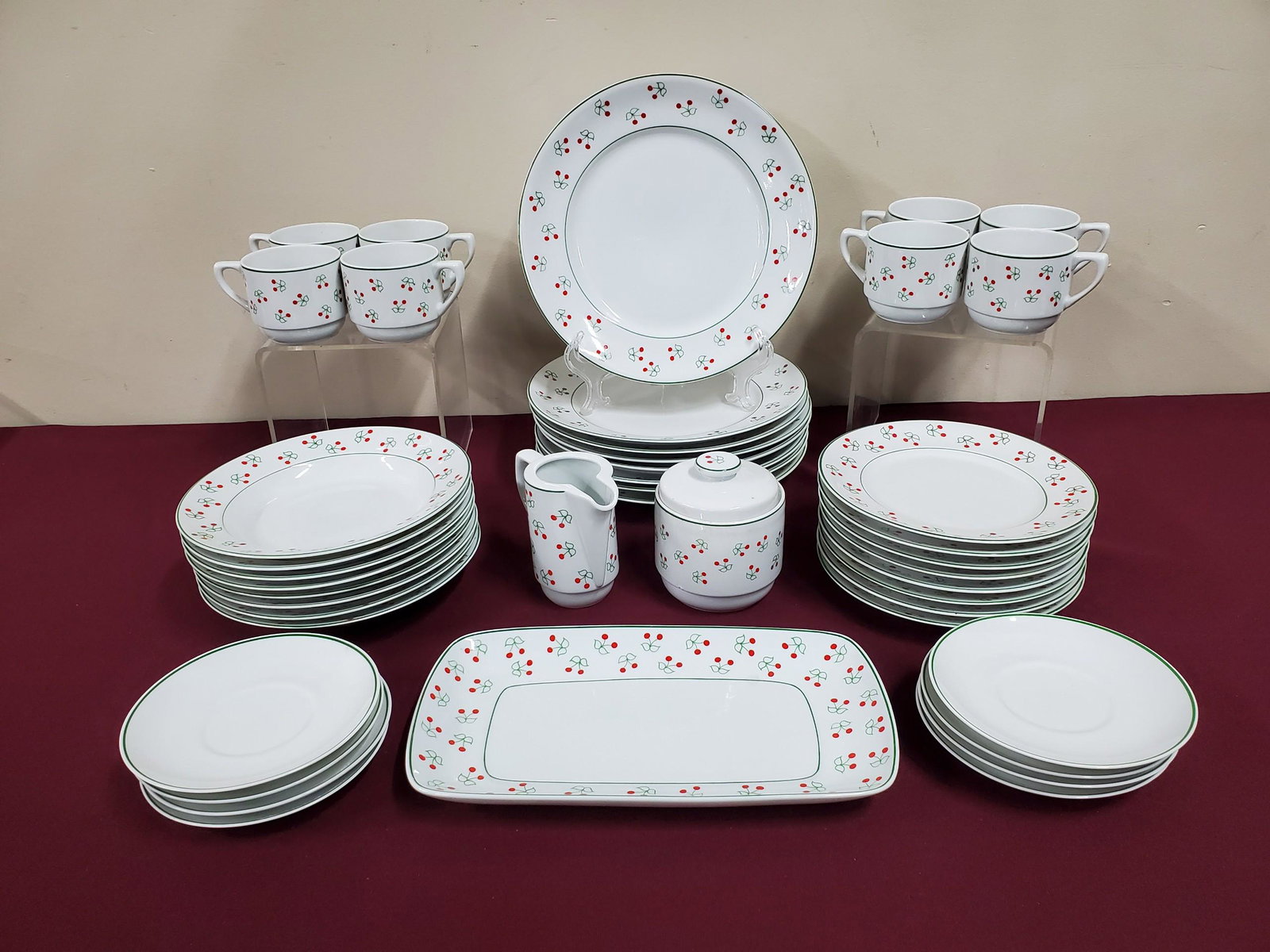 43 Pcs Schmidt Holiday Dish Set: Dinner plate 10" diameter.