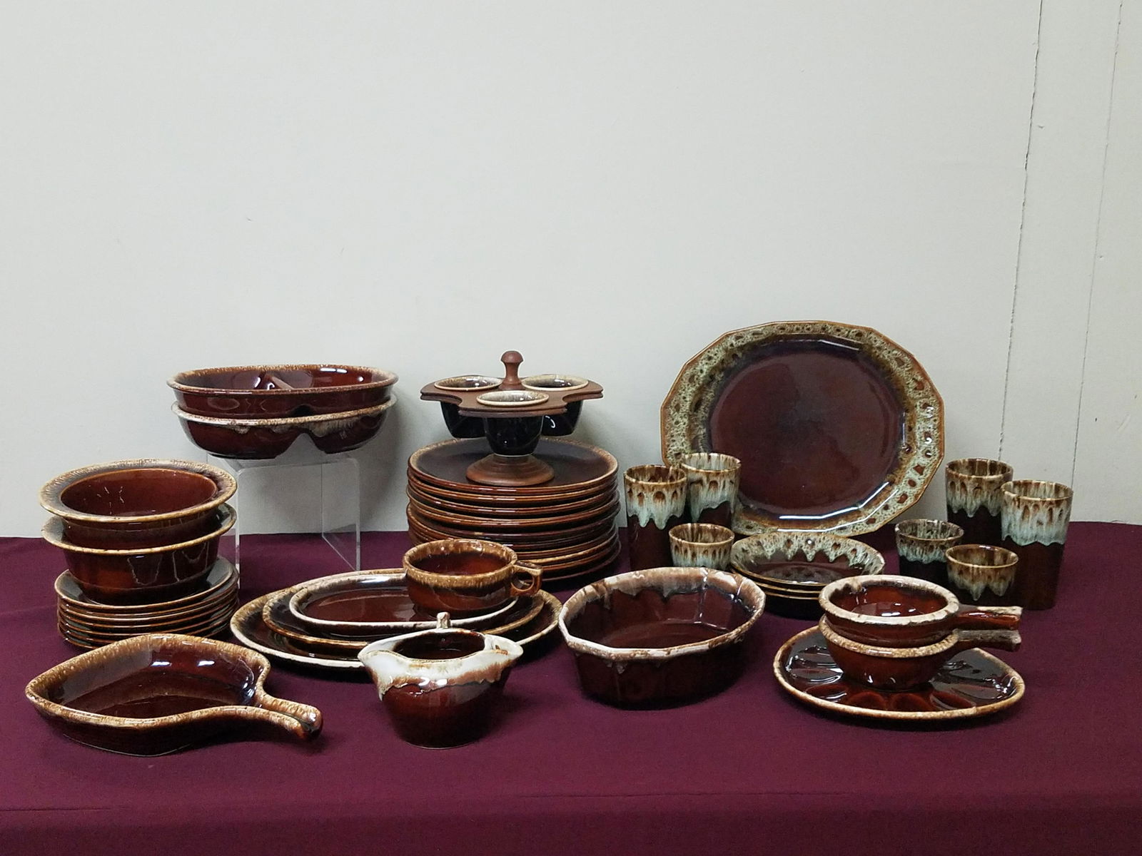 57 Pcs Brown Dip Pottery incl Hull (1 of 6)