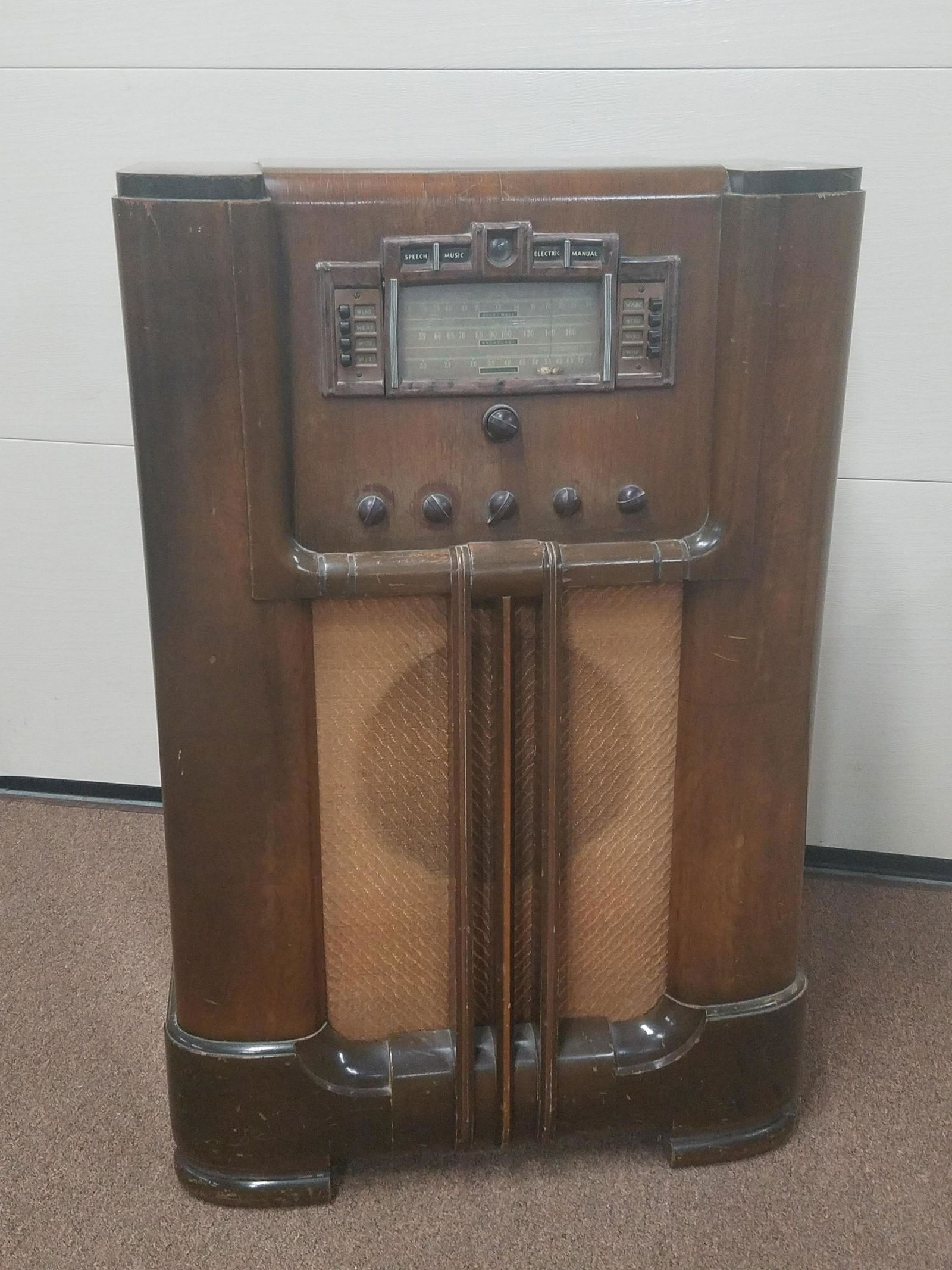 RCA Victor Floor Radio (1 of 5)