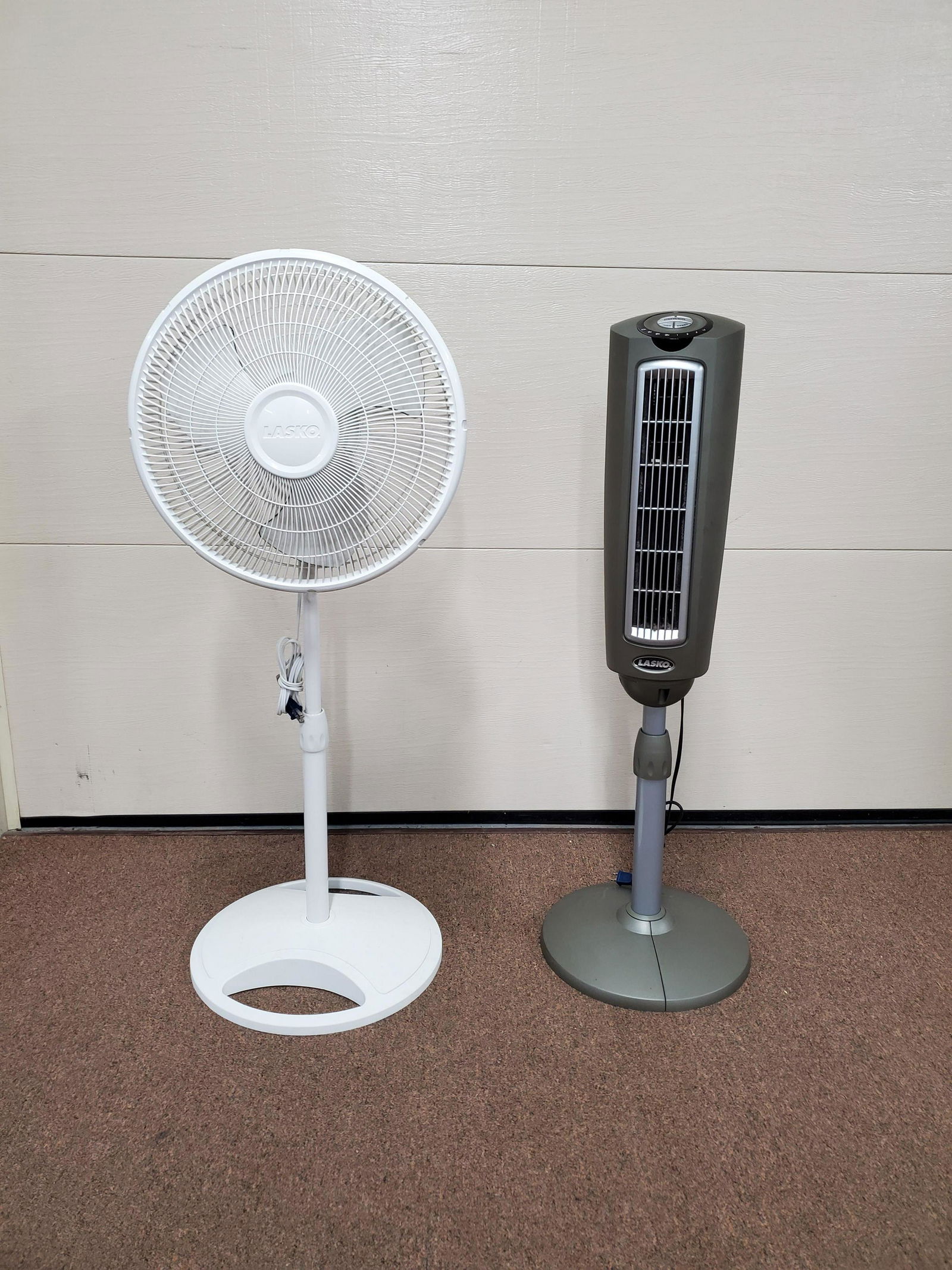 2 Lasko Standing Fans (1 of 4)
