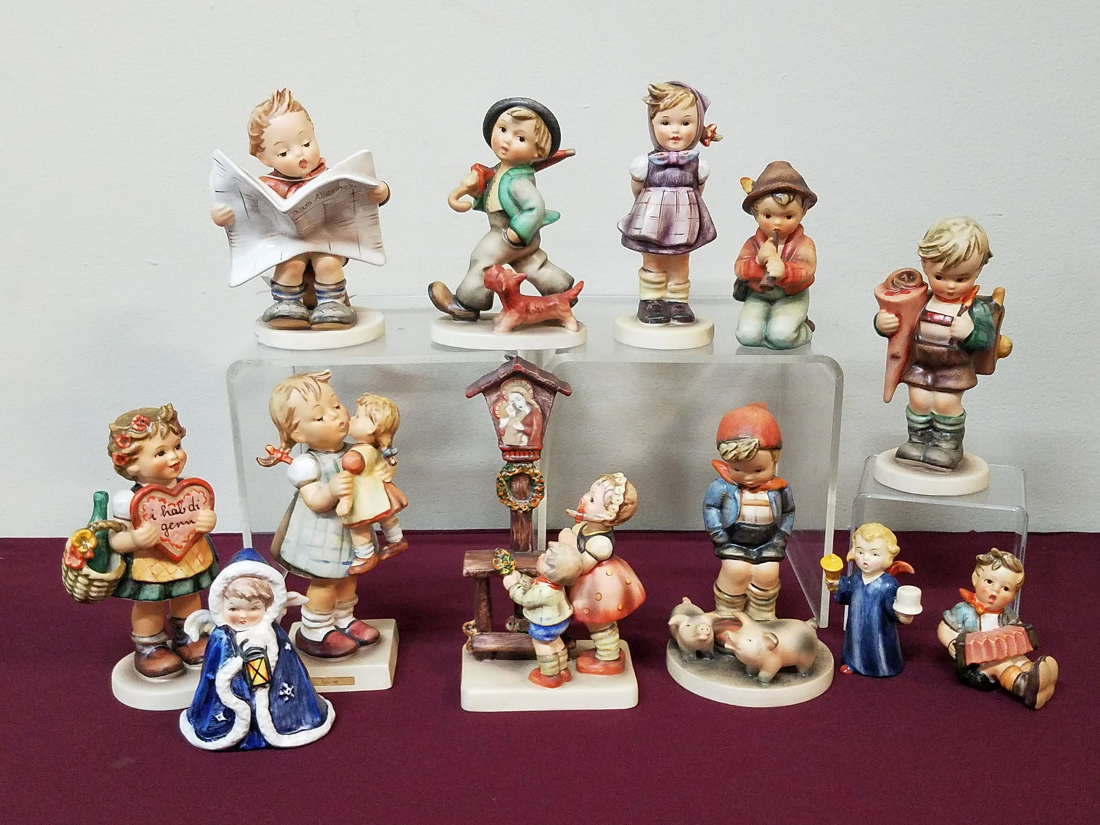 12 Hummel Figurines incl. Latest News (1 of 13)