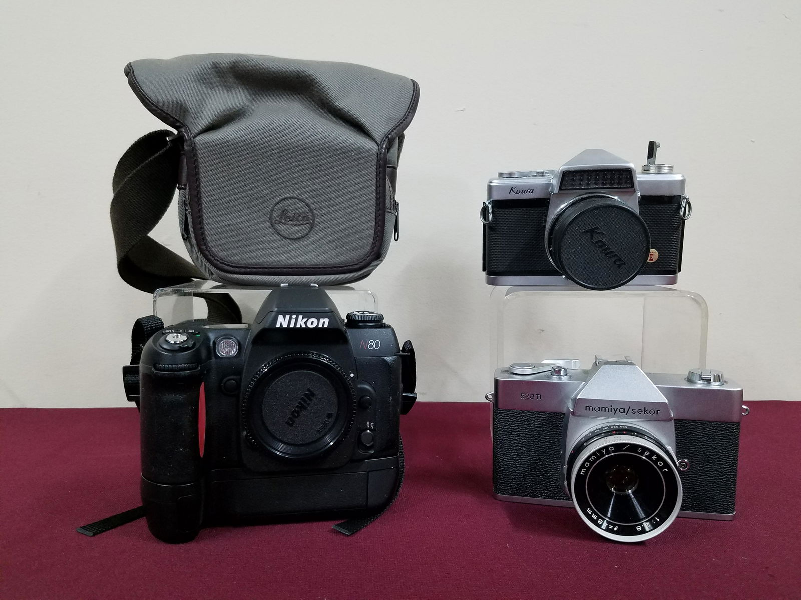 3 Cameras and Leica Case incl. Mamiya (1 of 7)
