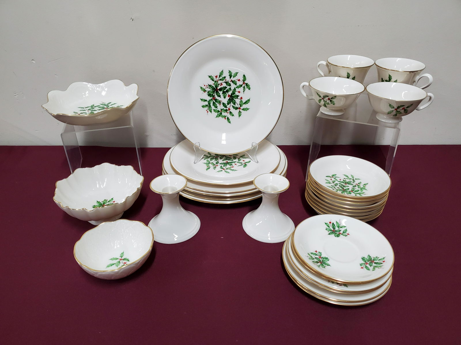 29 Pcs. Lenox incl. Holly Berry (1 of 4)
